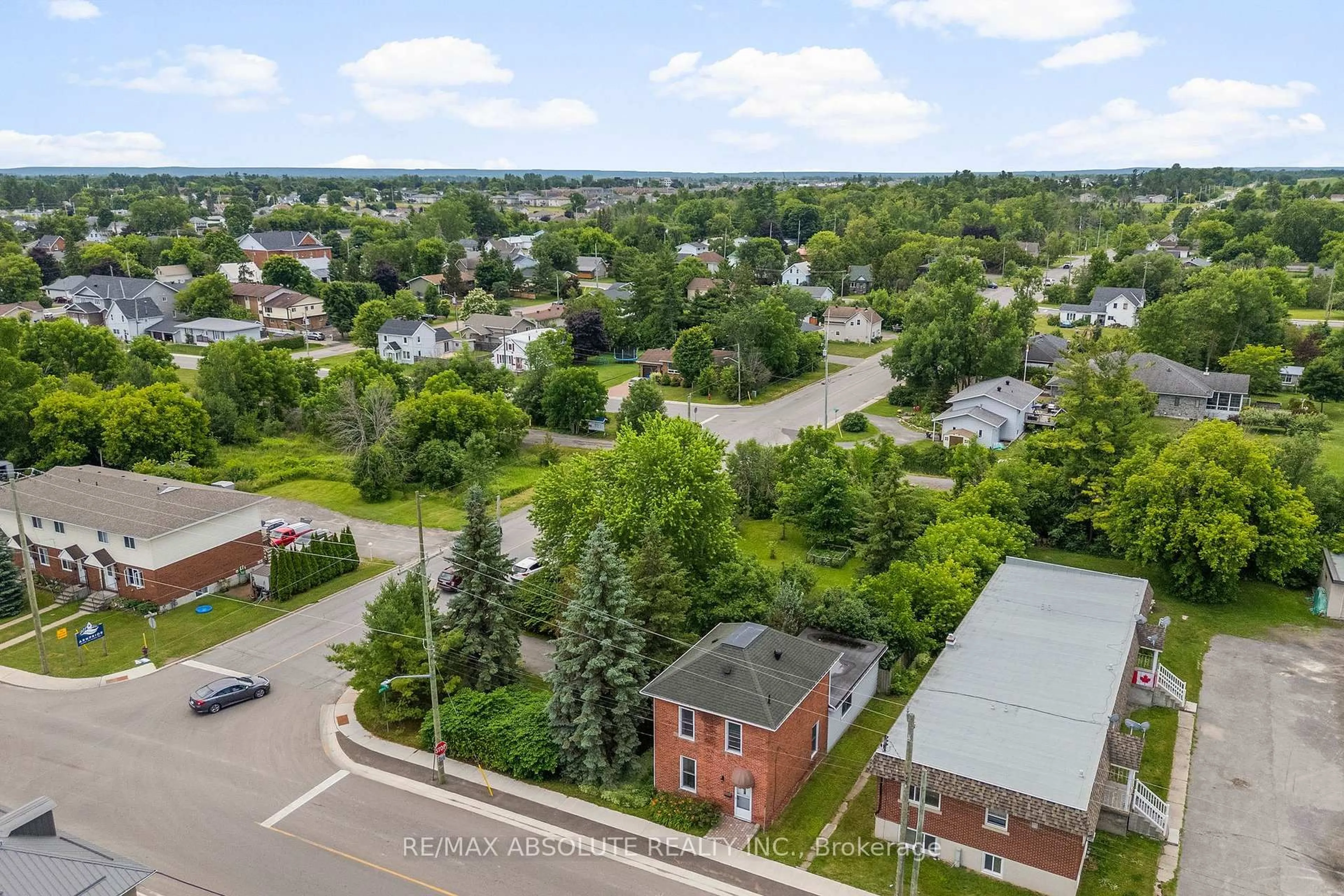 A pic from outside/outdoor area/front of a property/back of a property/a pic from drone, city buildings view from balcony for 8 River Rd, Arnprior Ontario K7S 1R3