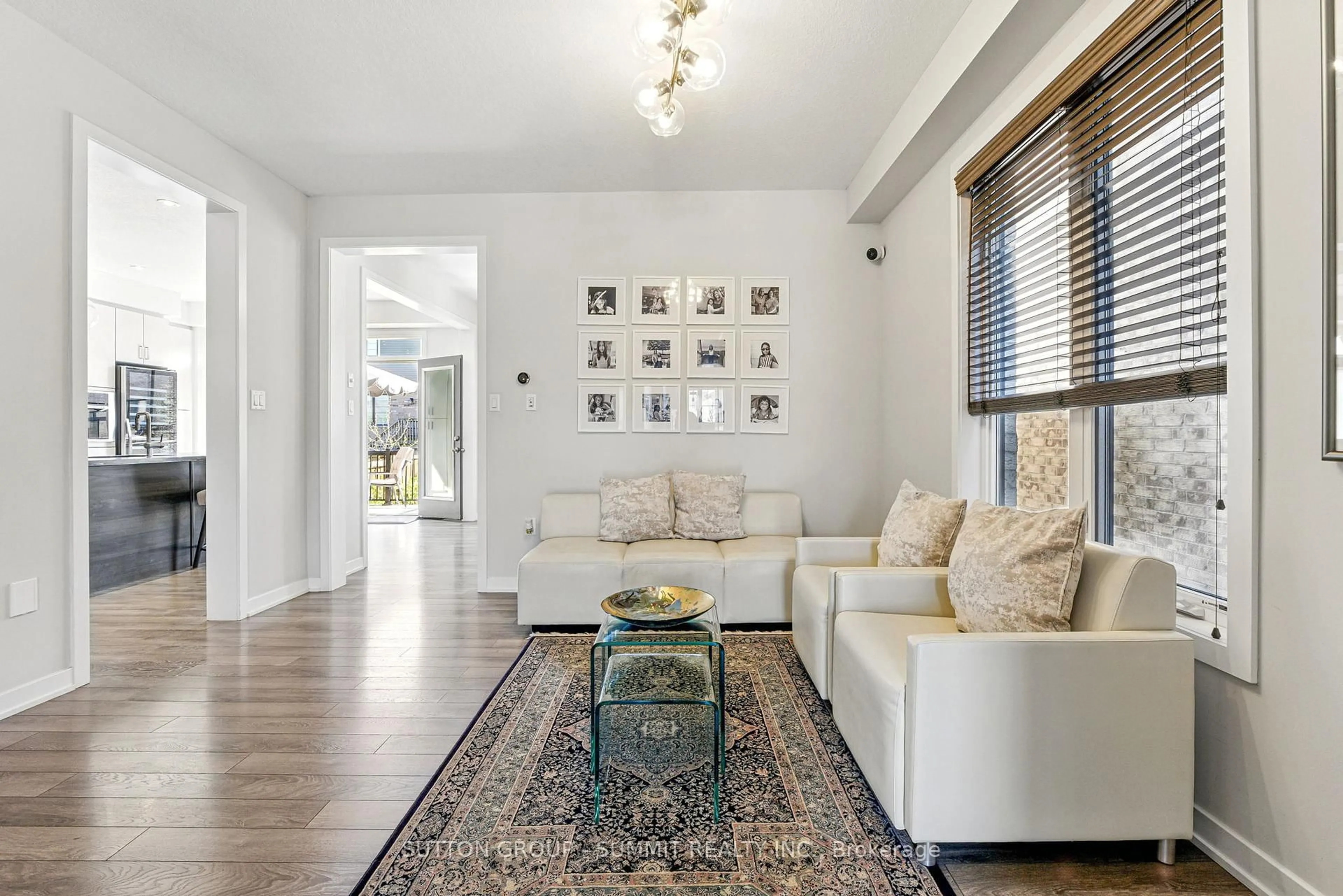 Living room with furniture, unknown for 40 Aldgate Ave, Hamilton Ontario L8J 0H9