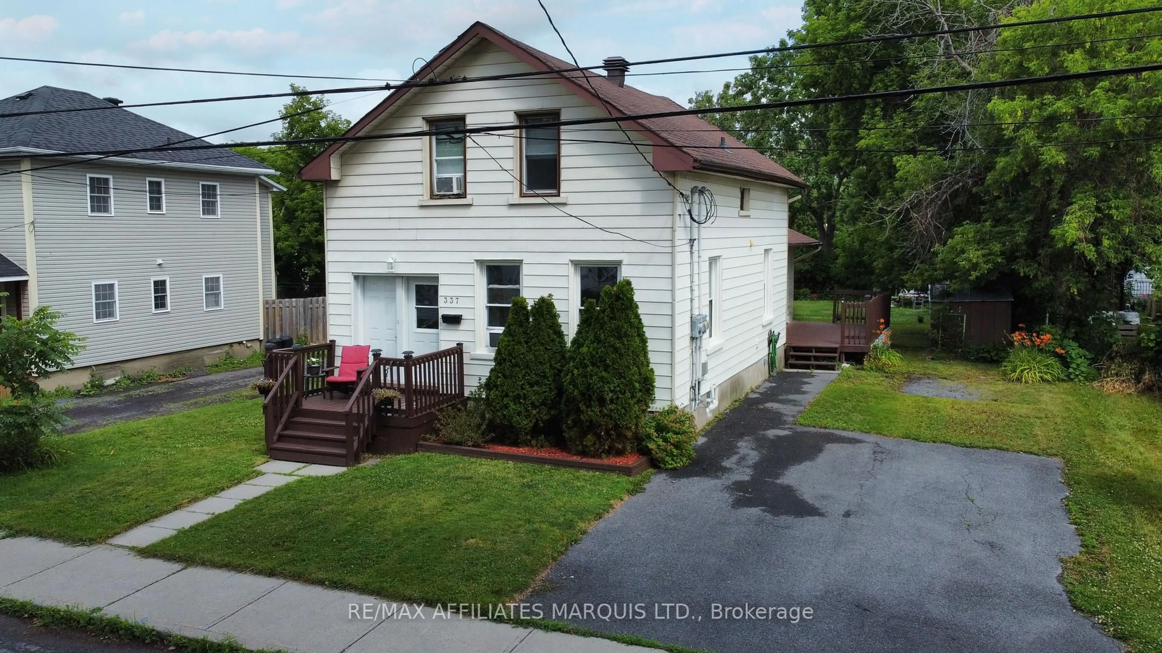 A pic from outside/outdoor area/front of a property/back of a property/a pic from drone, street for 337 Sixth St, Cornwall Ontario K6H 2P1