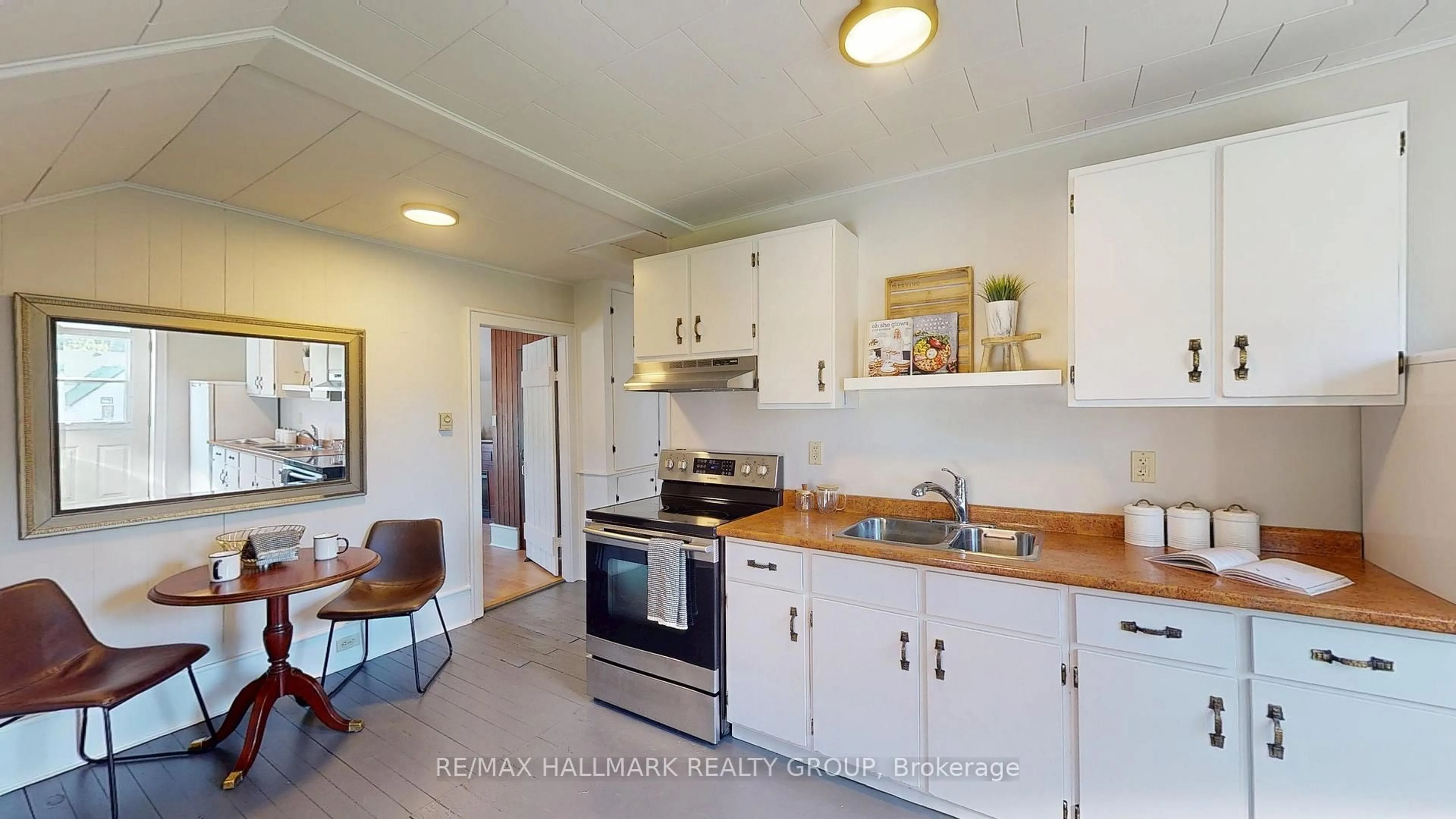 Standard kitchen, ceramic/tile floor for 10 Wellington St, Athens Ontario K0E 1B0
