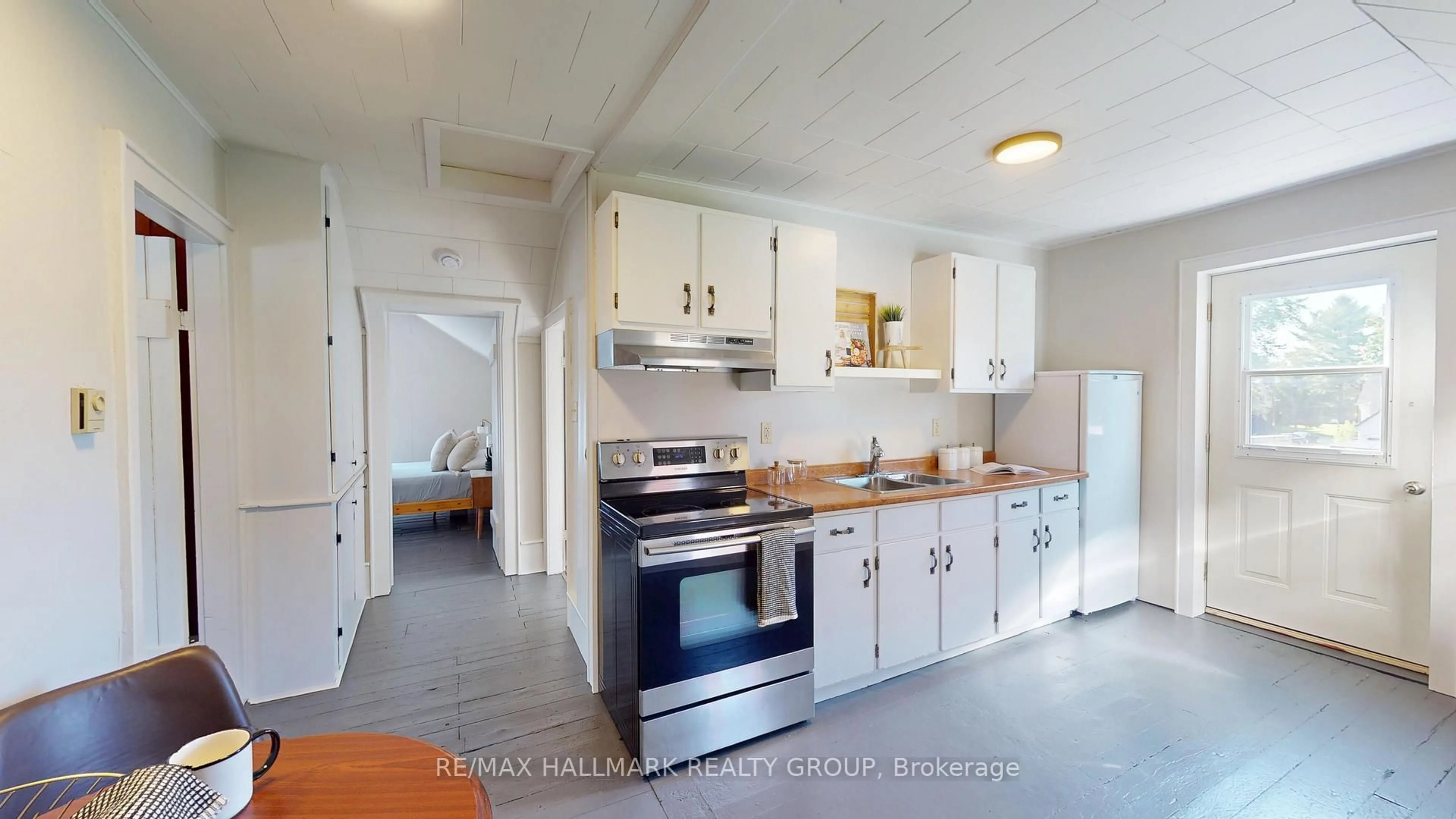 Standard kitchen, ceramic/tile floor for 10 Wellington St, Athens Ontario K0E 1B0