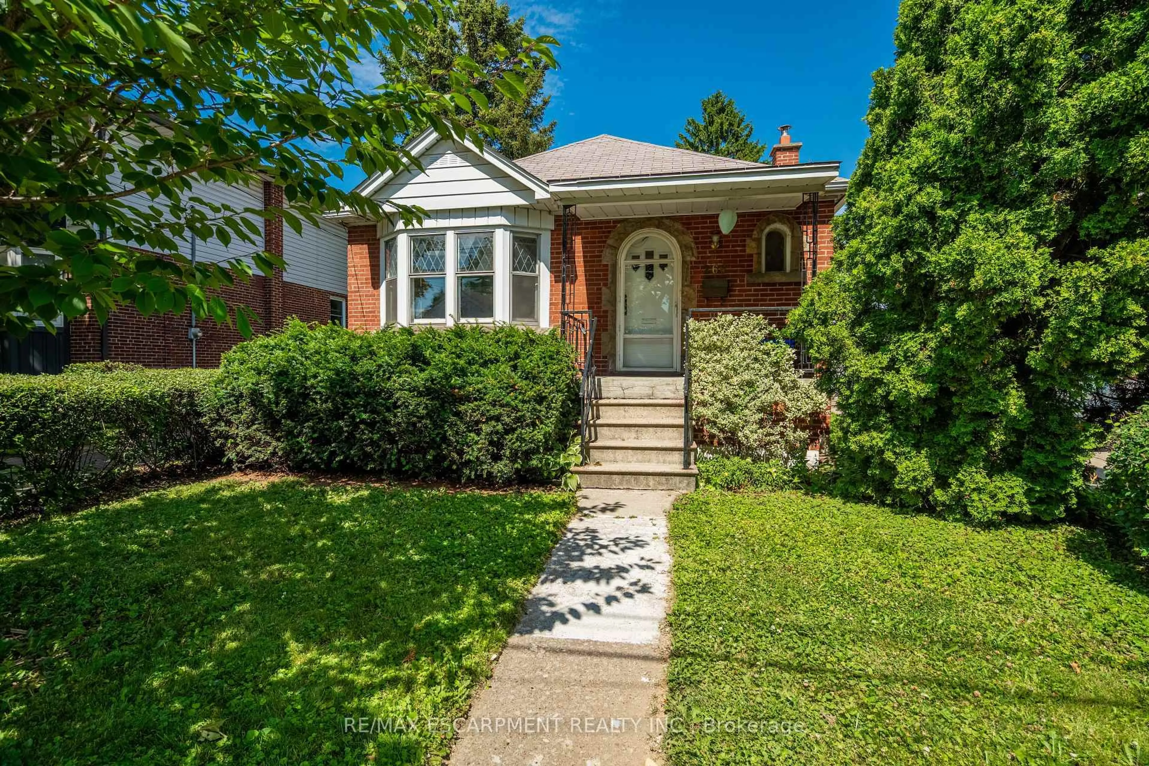 Home with brick exterior material, street for 266 EAST 17TH St, Hamilton Ontario L9A 4M7