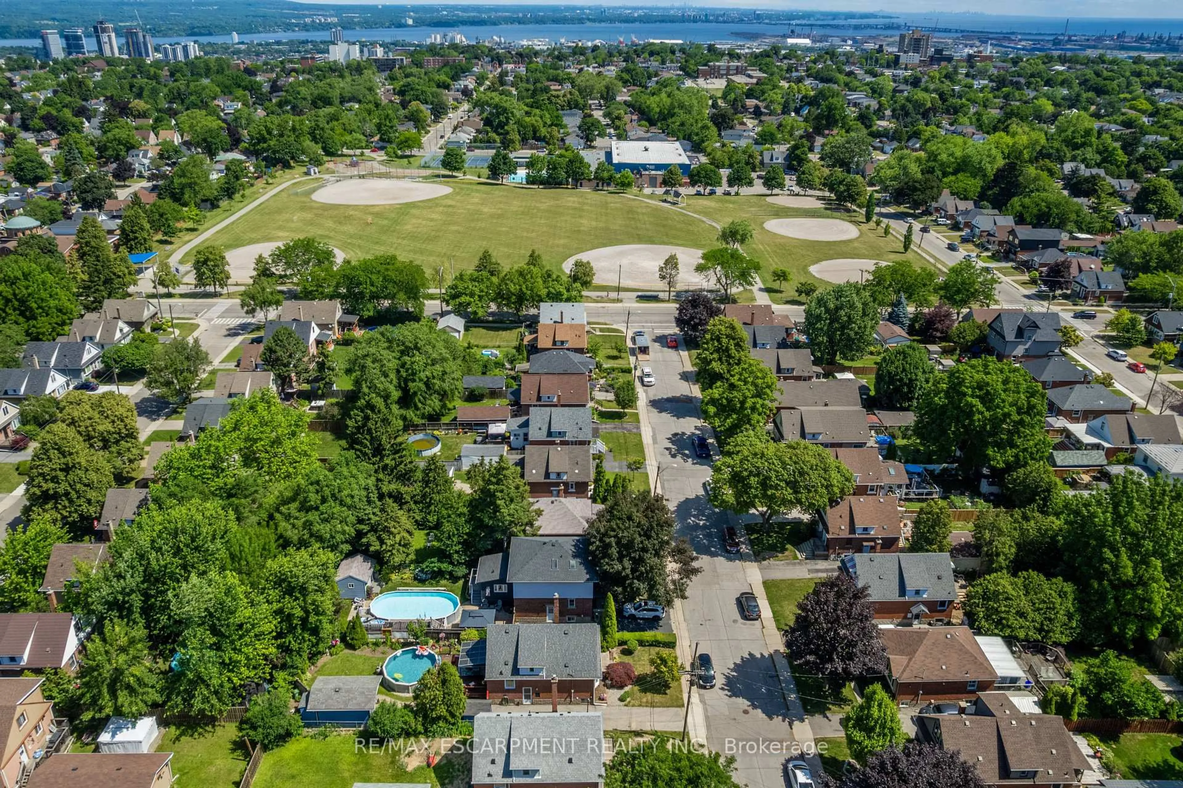 A pic from outside/outdoor area/front of a property/back of a property/a pic from drone, street for 266 EAST 17TH St, Hamilton Ontario L9A 4M7