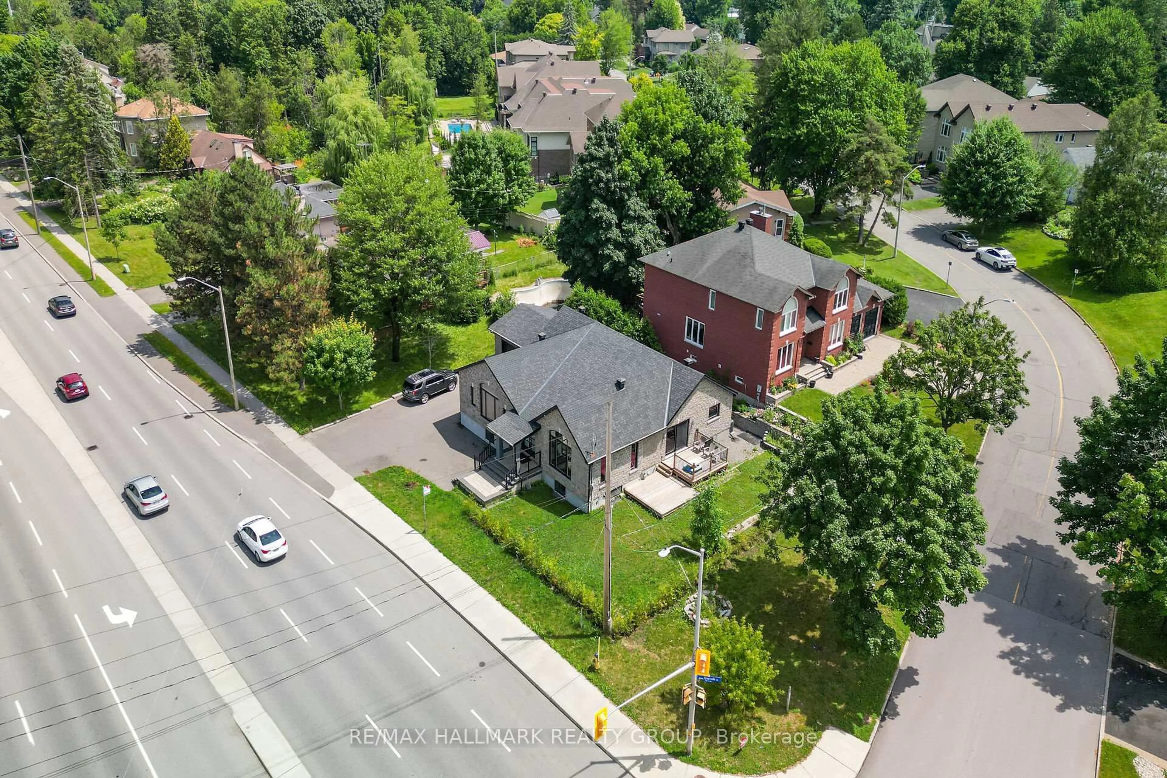 A pic from outside/outdoor area/front of a property/back of a property/a pic from drone, street for 3253 Riverside Dr, Ottawa Ontario K1V 8N8