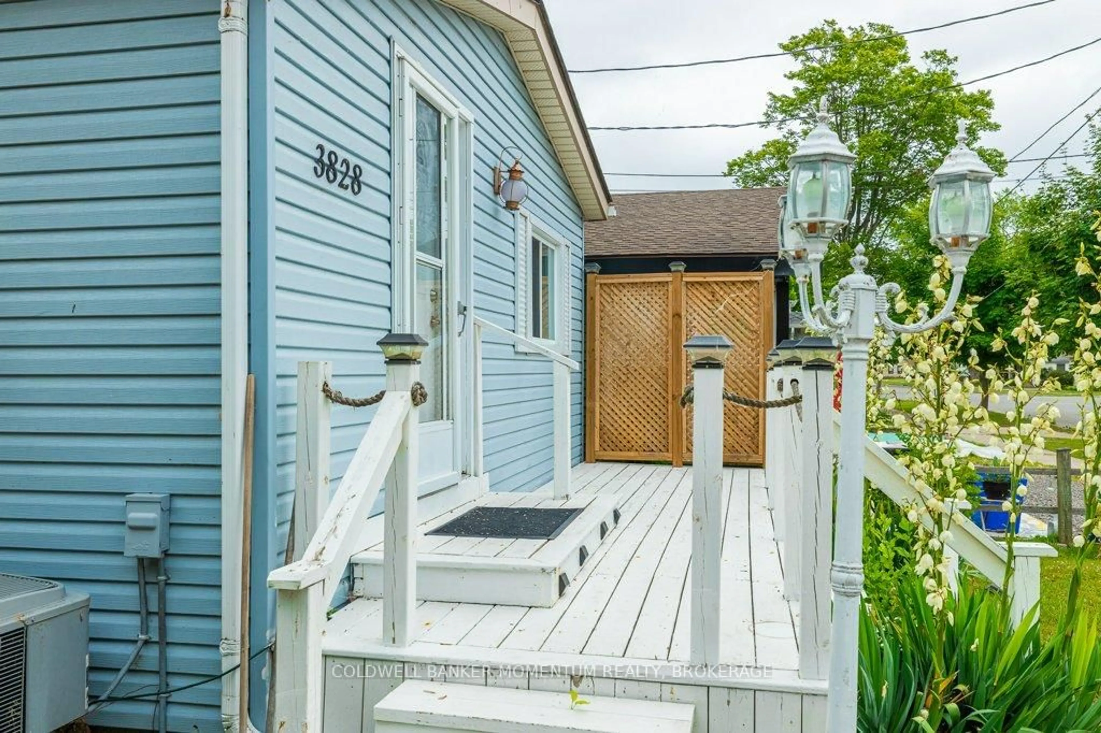 Patio, street for 3828 Roxborough Ave, Fort Erie Ontario L0S 1B0