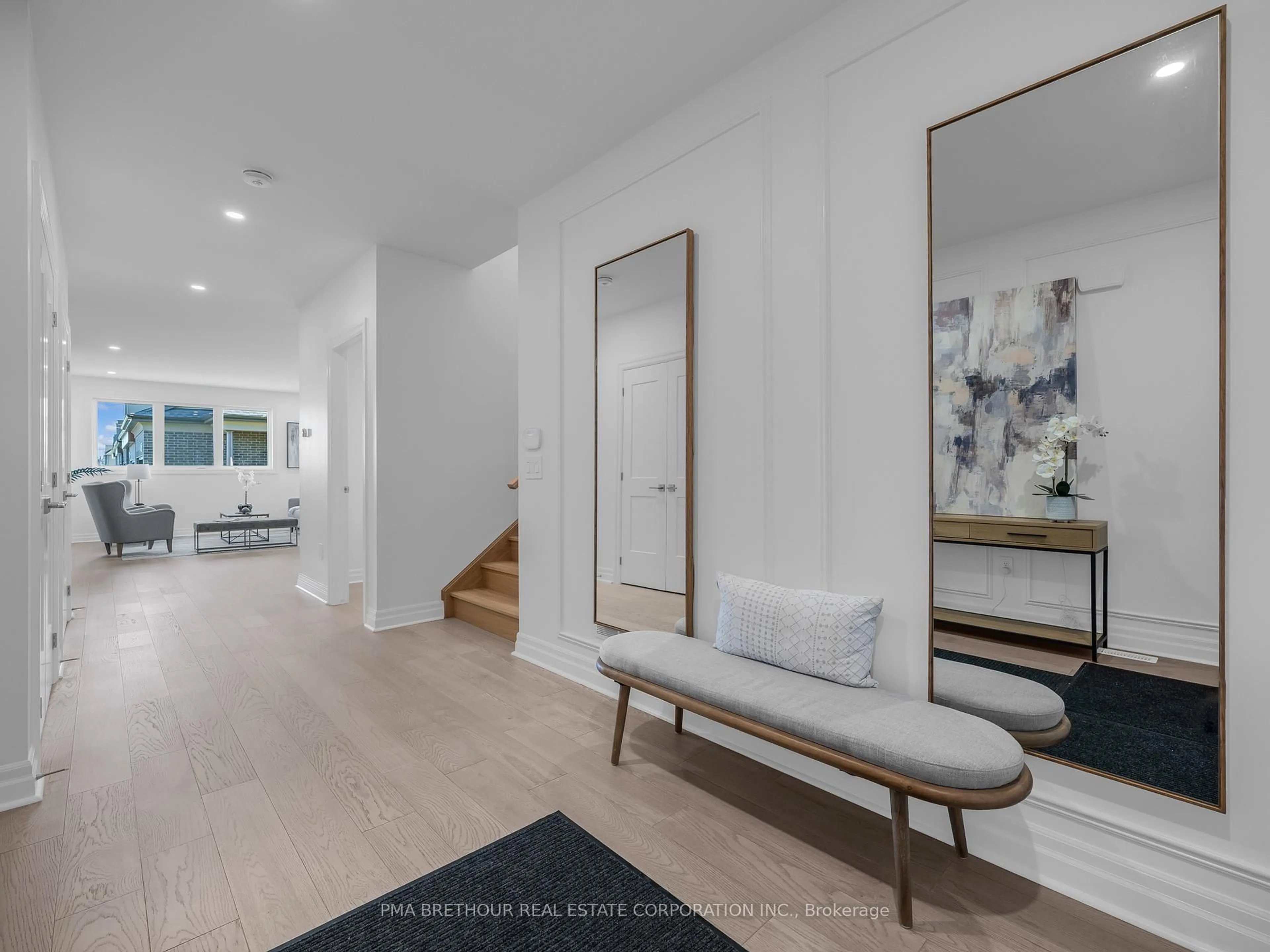 Indoor entryway for 7543 Splendour Dr, Niagara Falls Ontario L2H 3V8