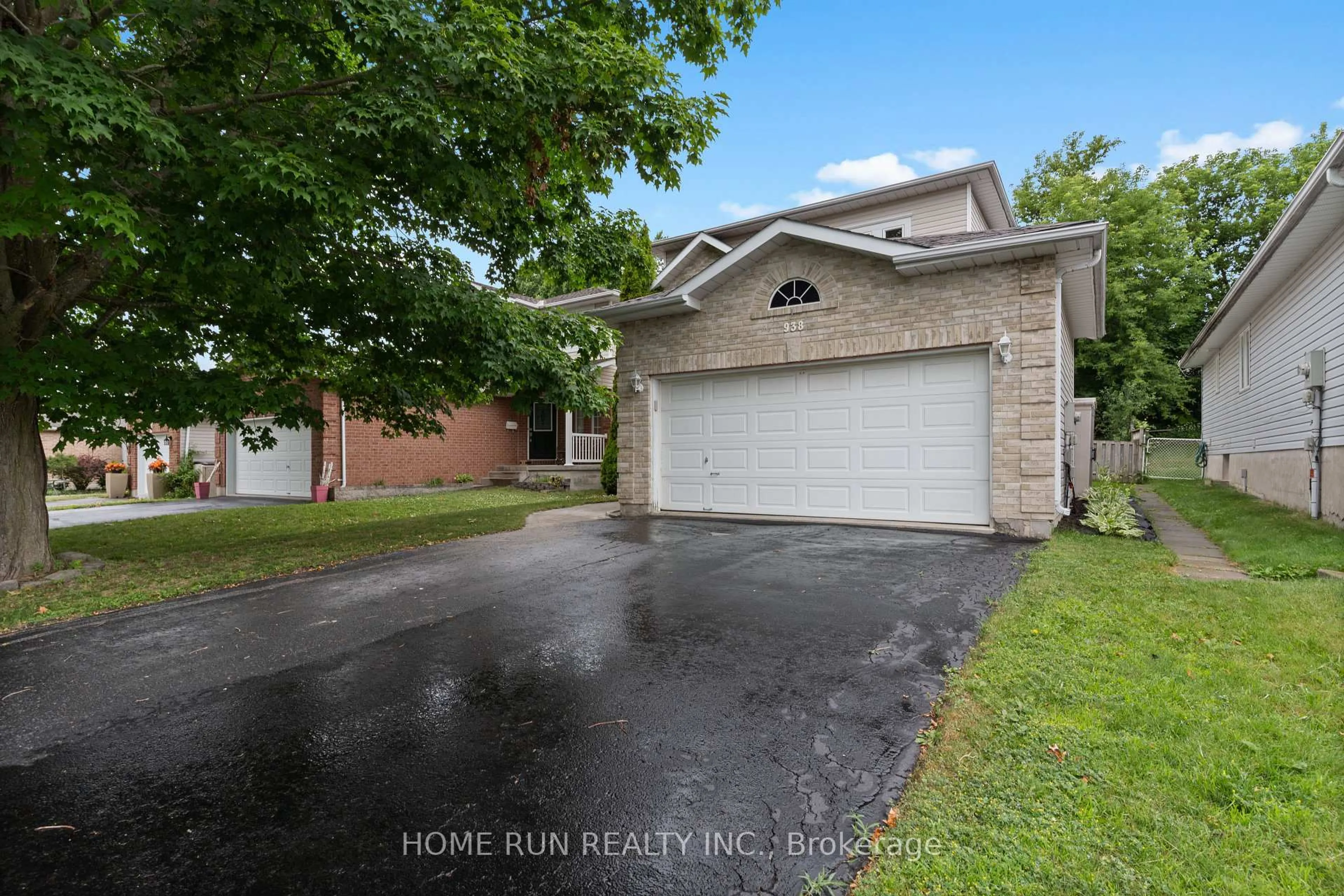 Unknown for 938 Lombardy St, Kingston Ontario K7M 9C2