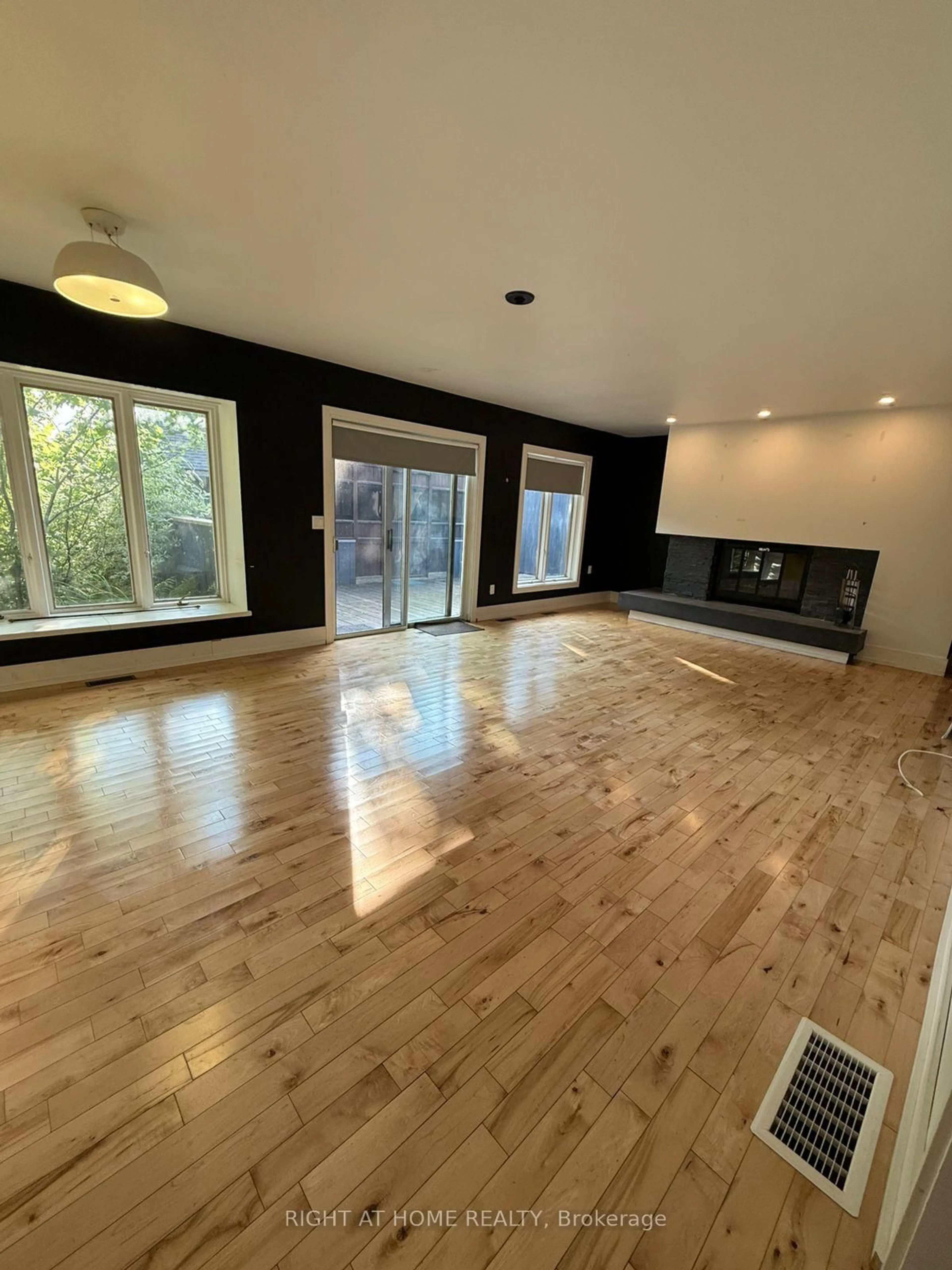 A pic of a room for 231 MICHAELMAS St, London East Ontario N5Y 1N2