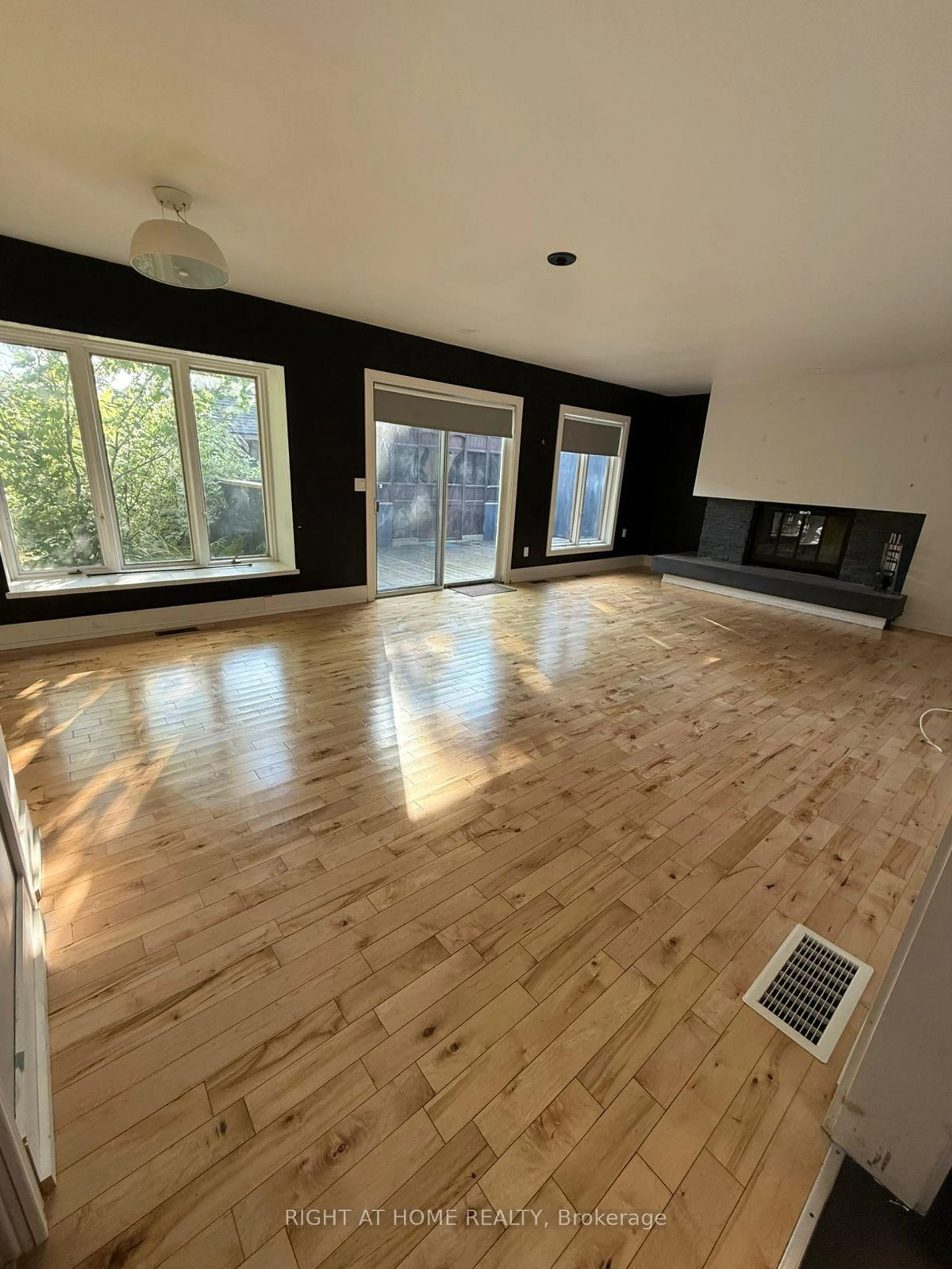 A pic of a room for 231 MICHAELMAS St, London East Ontario N5Y 1N2