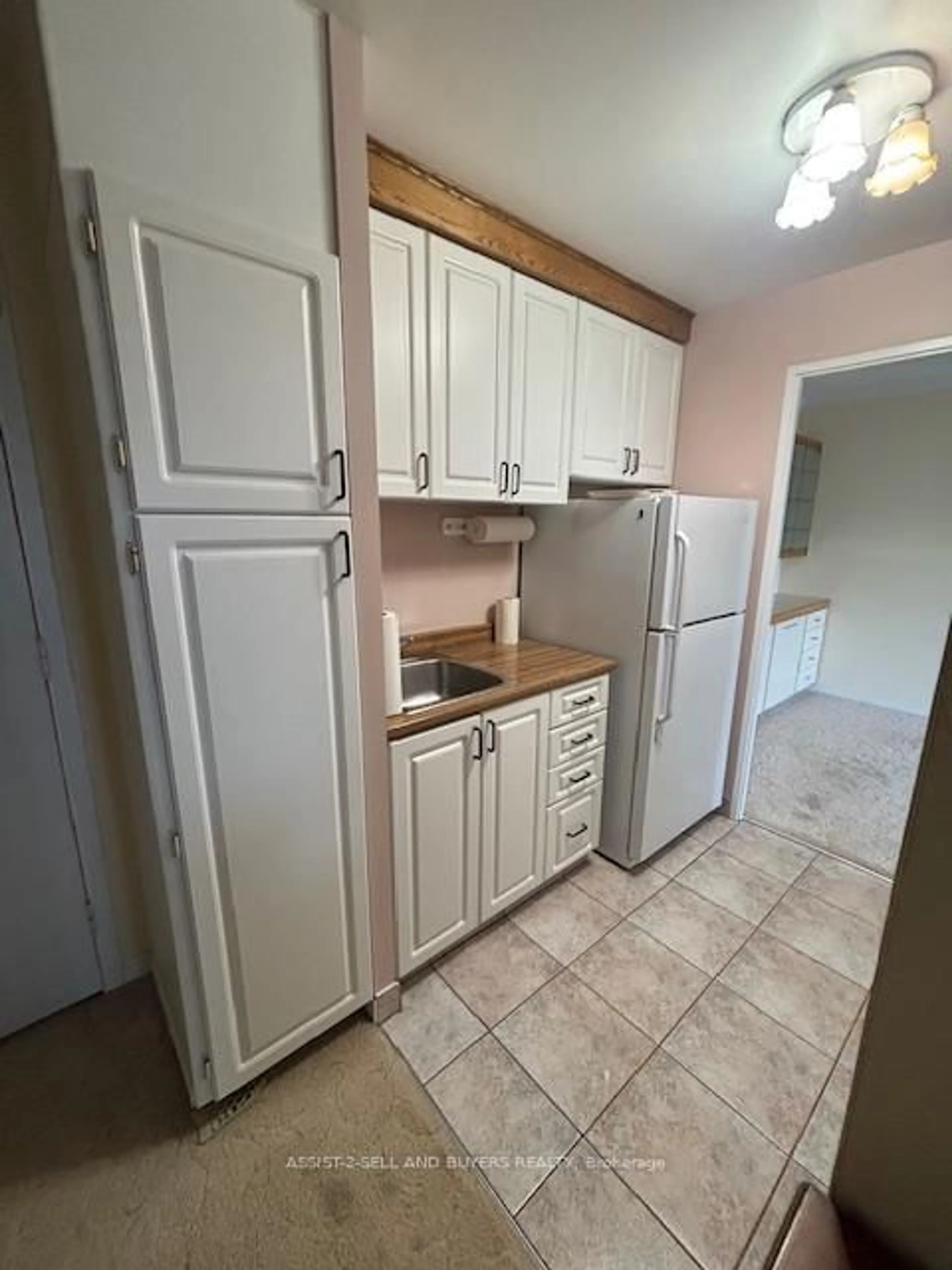 Standard kitchen, unknown for 308 Second St #708, Cornwall Ontario K6H 1Z1