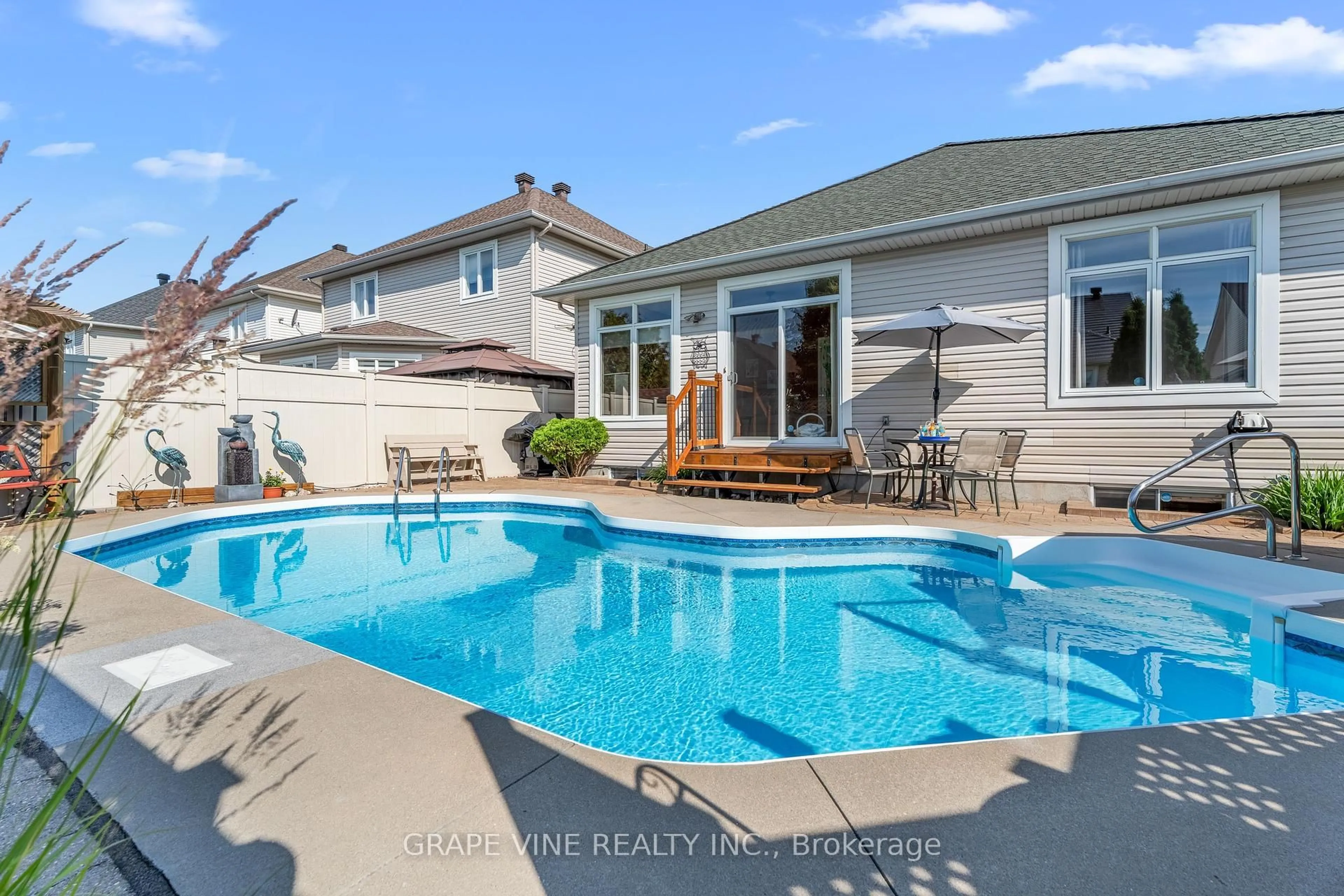 Pool for 865 Markwick Cres, Ottawa Ontario K4A 4M7