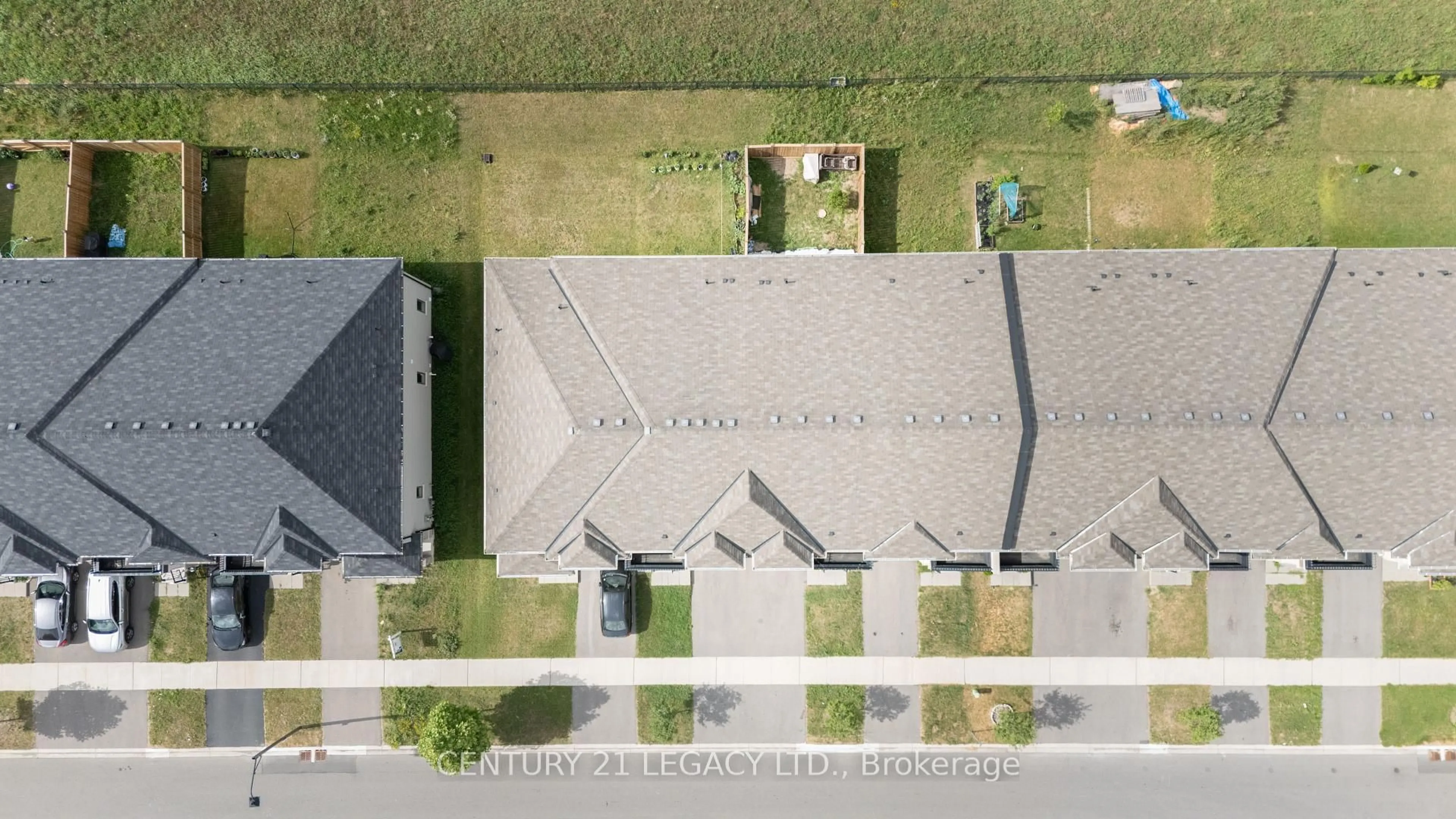 A pic from outside/outdoor area/front of a property/back of a property/a pic from drone, street for 99 Bilanski Farm Rd, Brantford Ontario N3S 0J4