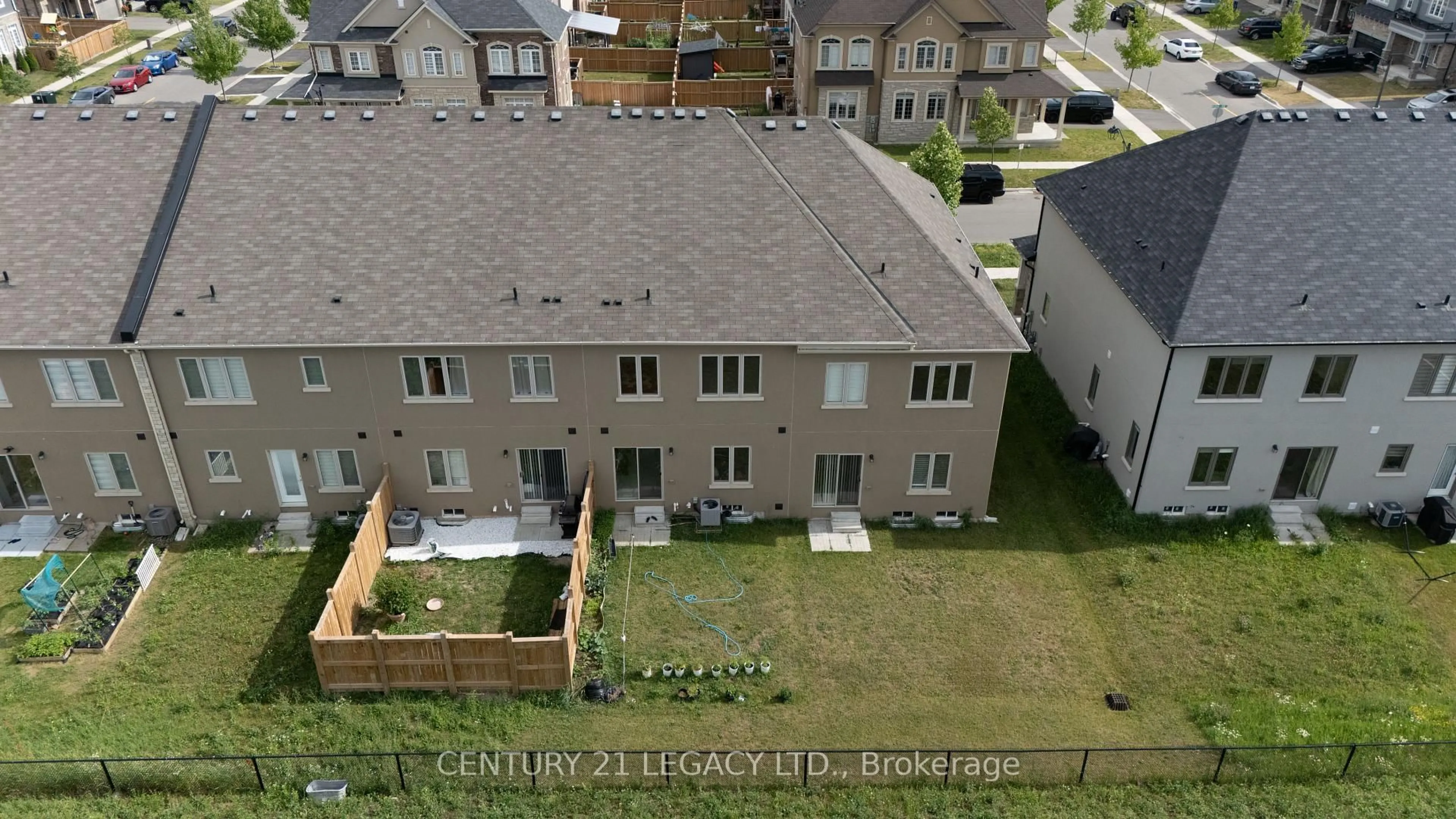 A pic from outside/outdoor area/front of a property/back of a property/a pic from drone, unknown for 99 Bilanski Farm Rd, Brantford Ontario N3S 0J4