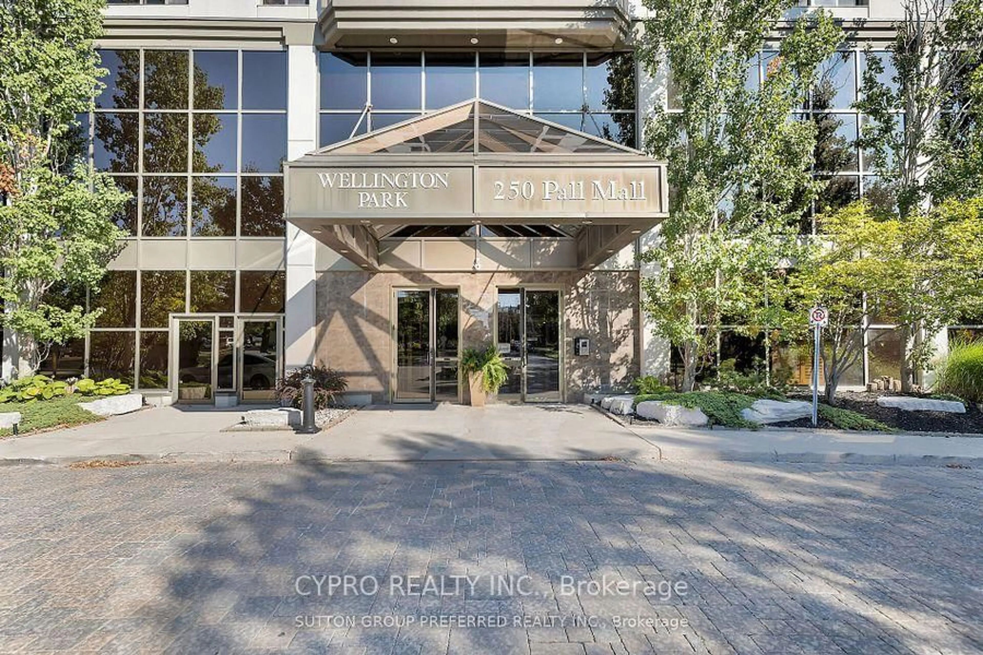 Indoor foyer for 250 PALL MALL St #1305, London East Ontario N6A 6K3