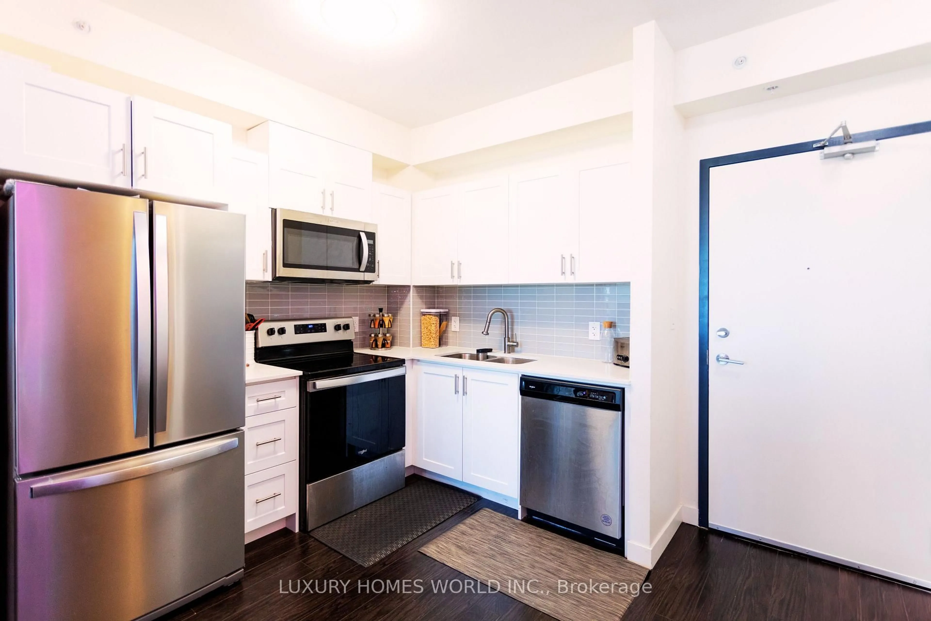 Standard kitchen, unknown for 128 King St, Waterloo Ontario N2J 0E9