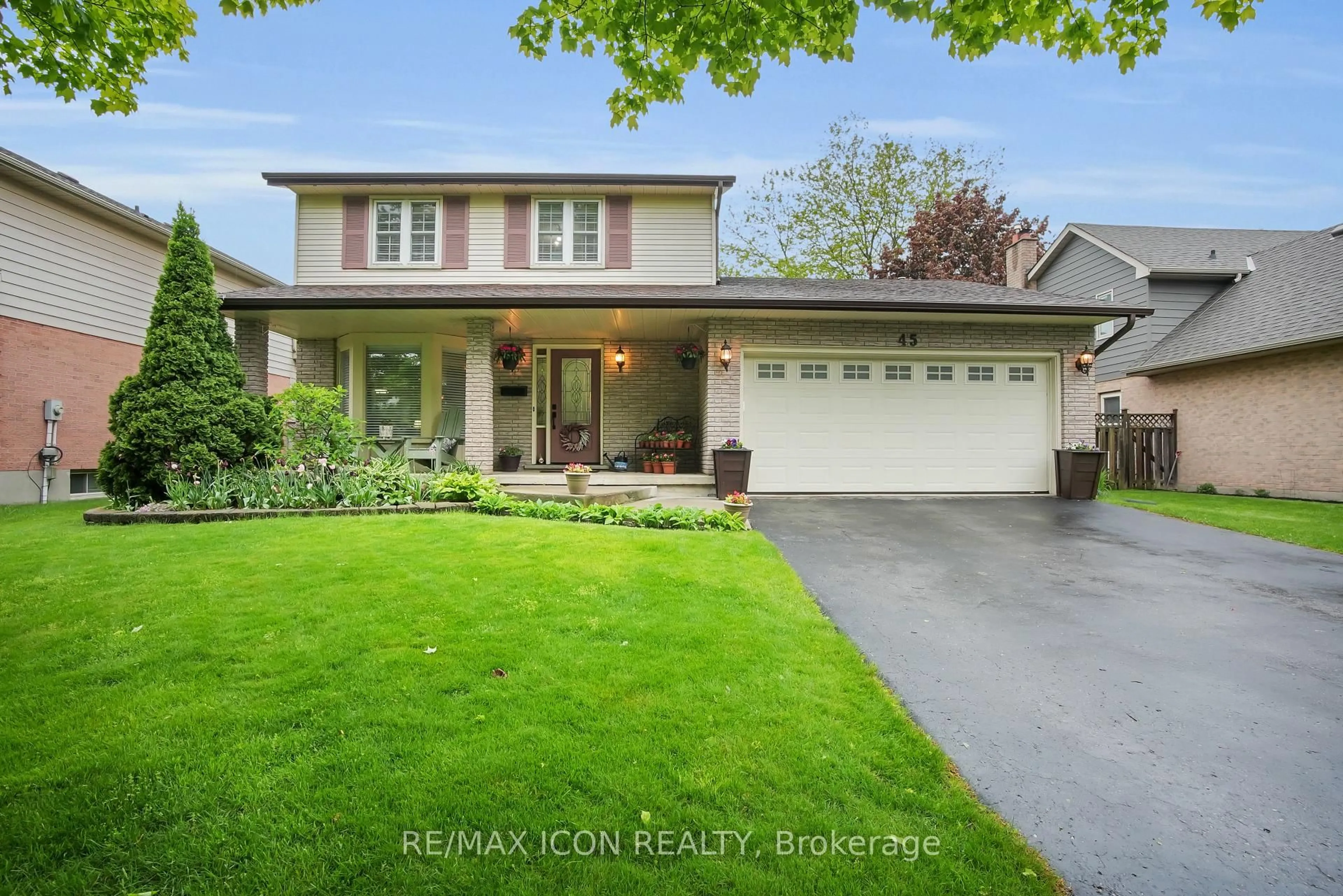 Home with vinyl exterior material, street for 45 Whisperwood Cres, London South Ontario N6K 3Y9