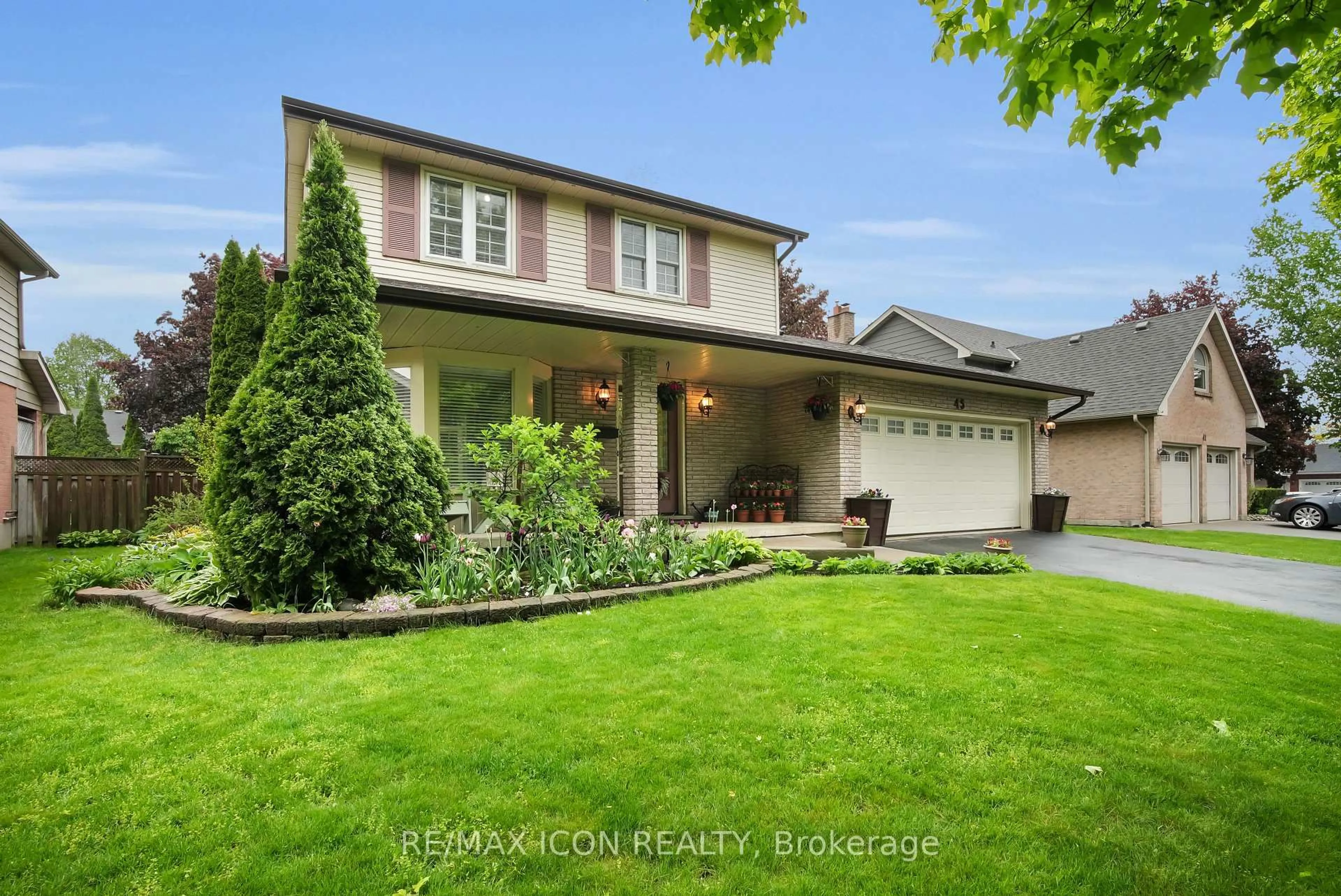 Home with vinyl exterior material, street for 45 Whisperwood Cres, London South Ontario N6K 3Y9
