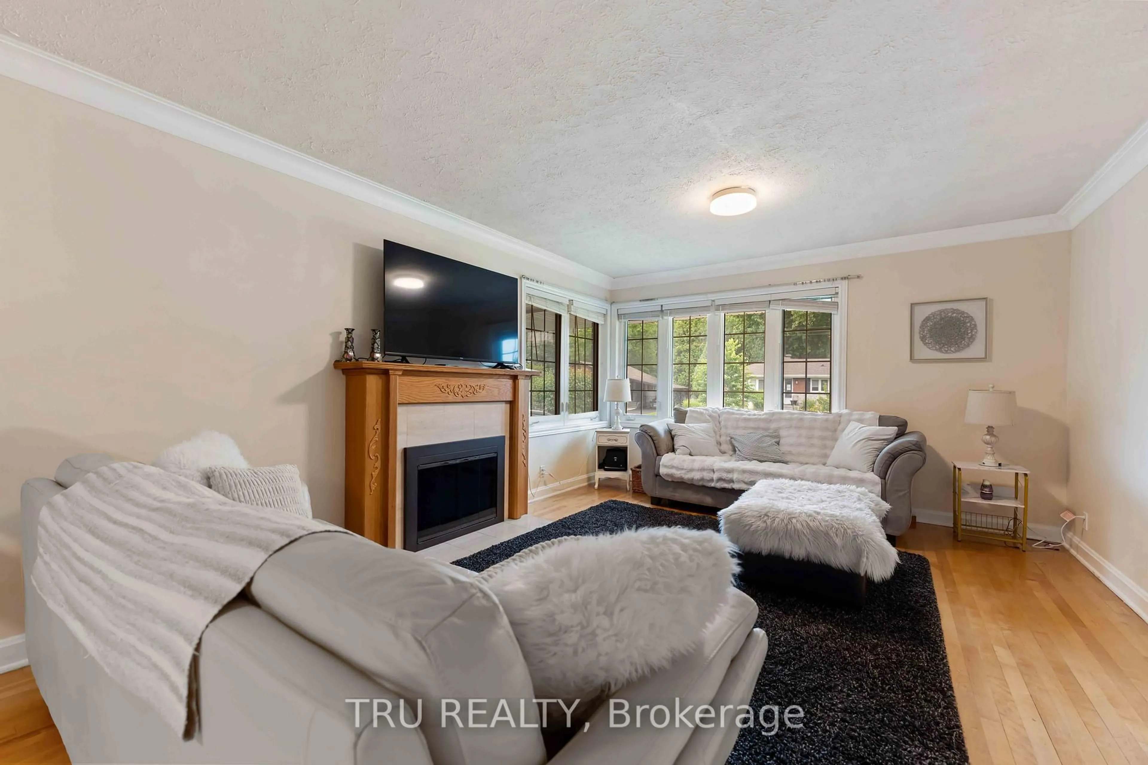 Living room with furniture, unknown for 14 Claver St, Ottawa Ontario K1J 6W7