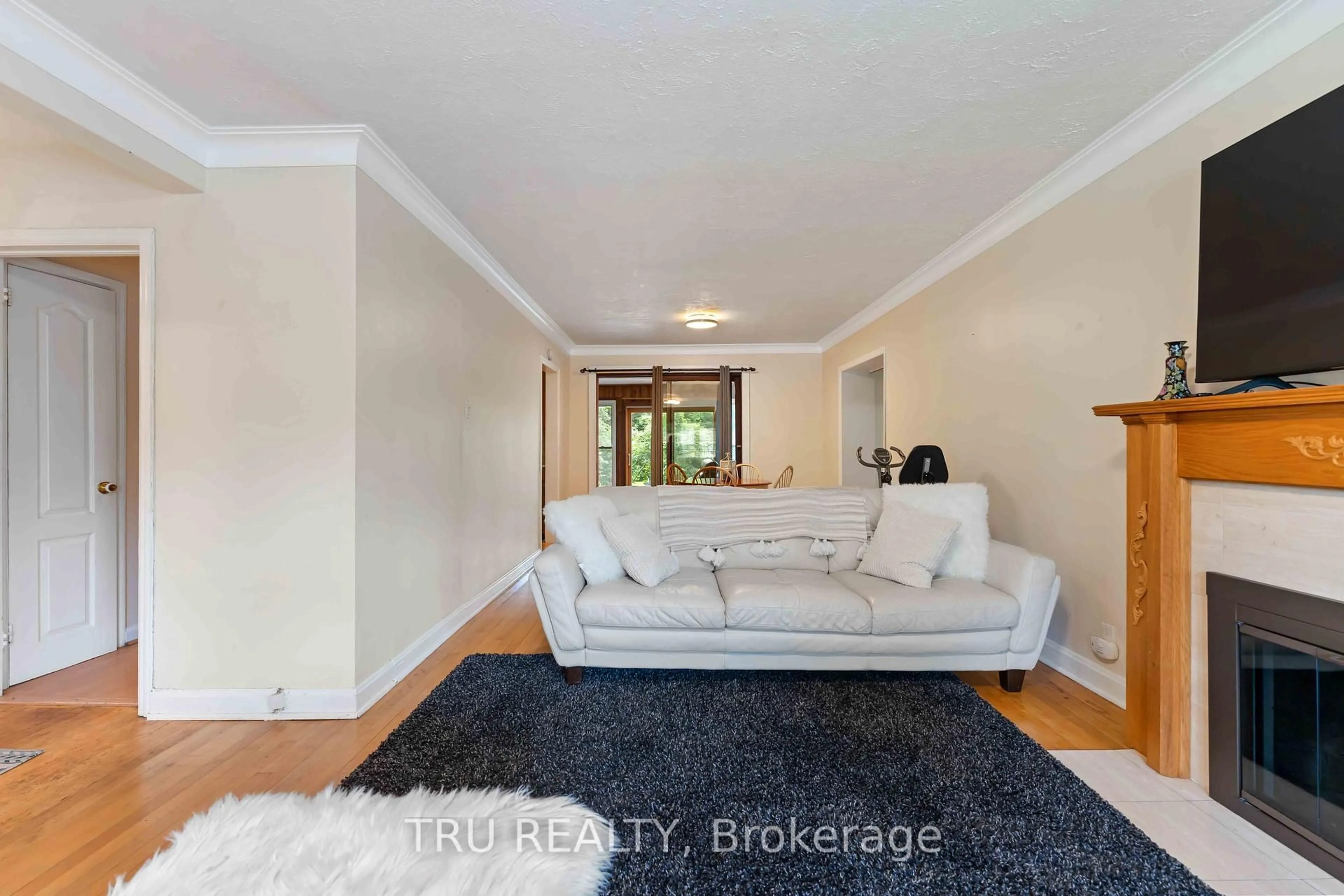 Living room with furniture, unknown for 14 Claver St, Ottawa Ontario K1J 6W7
