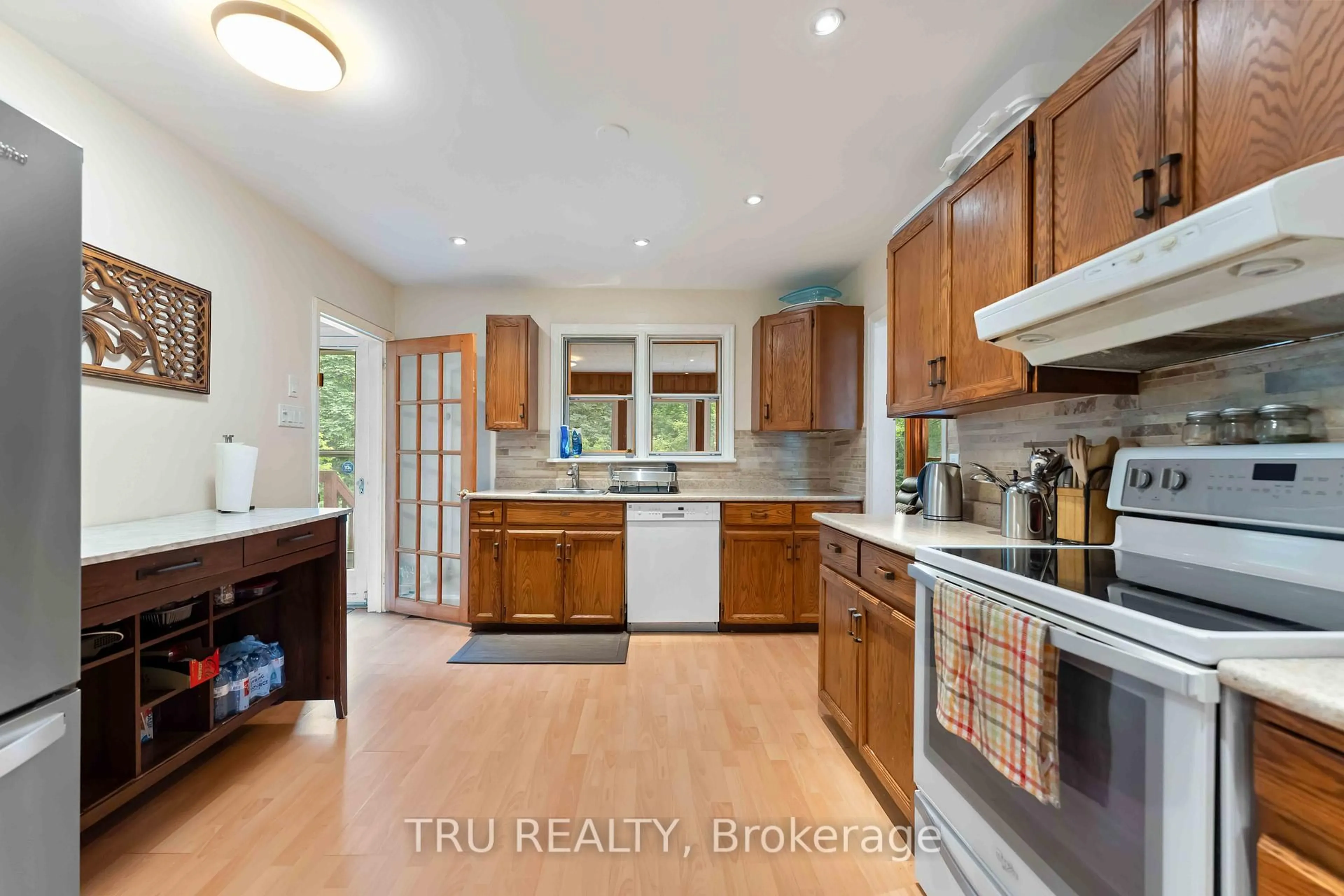 Open concept kitchen, unknown for 14 Claver St, Ottawa Ontario K1J 6W7