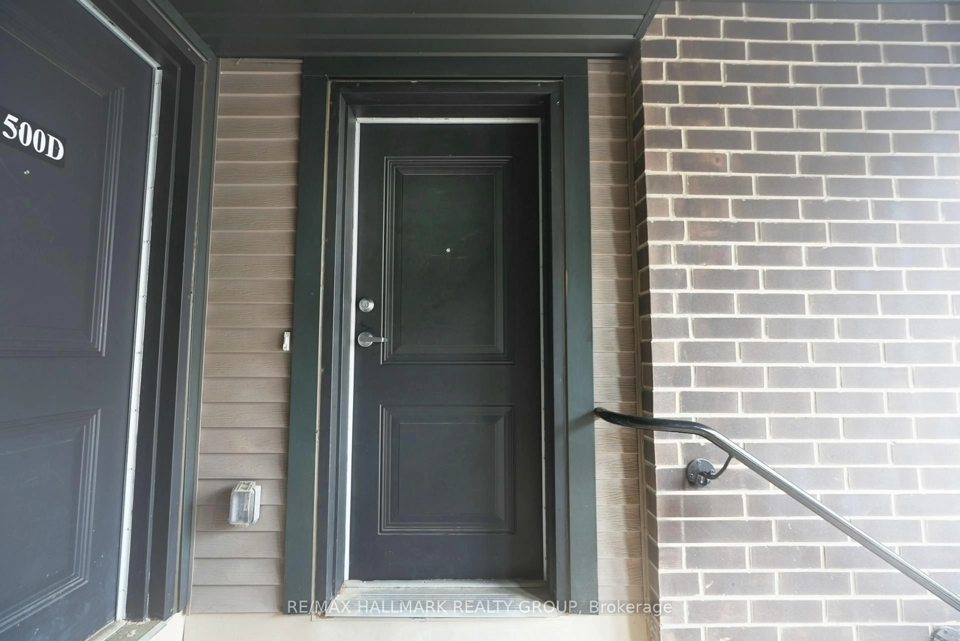 Indoor entryway for 500 Eldorado Private #C, Ottawa Ontario K2K 1X9