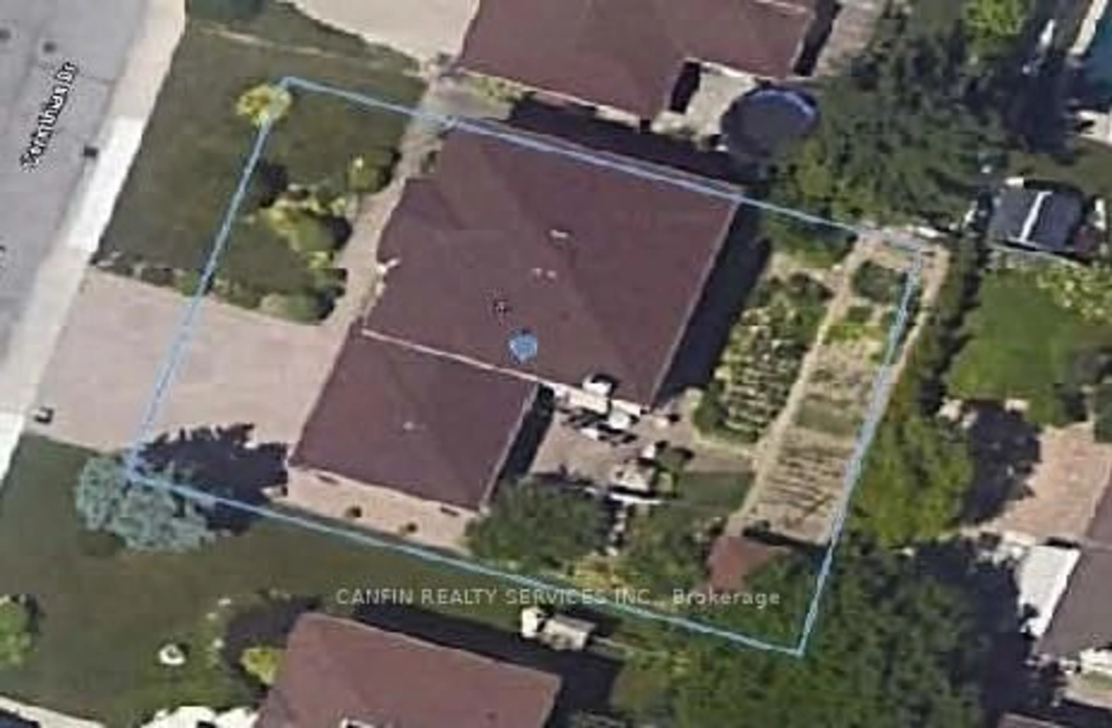 A pic from outside/outdoor area/front of a property/back of a property/a pic from drone, street for 39 Corinthian Dr, Hamilton Ontario L8W 1X3