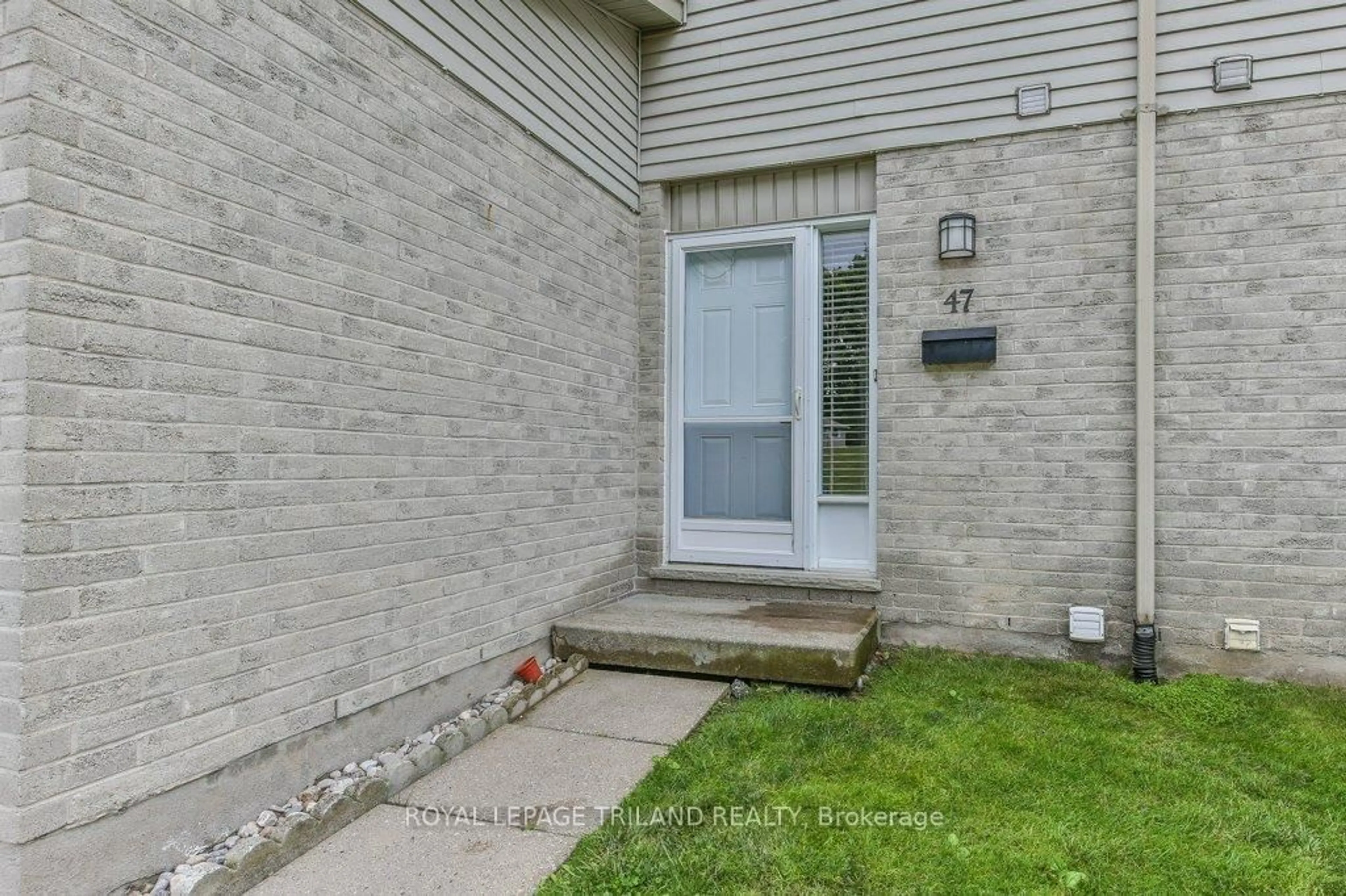 Unknown for 30 CLARENDON Cres #47, London South Ontario N6C 5Y2