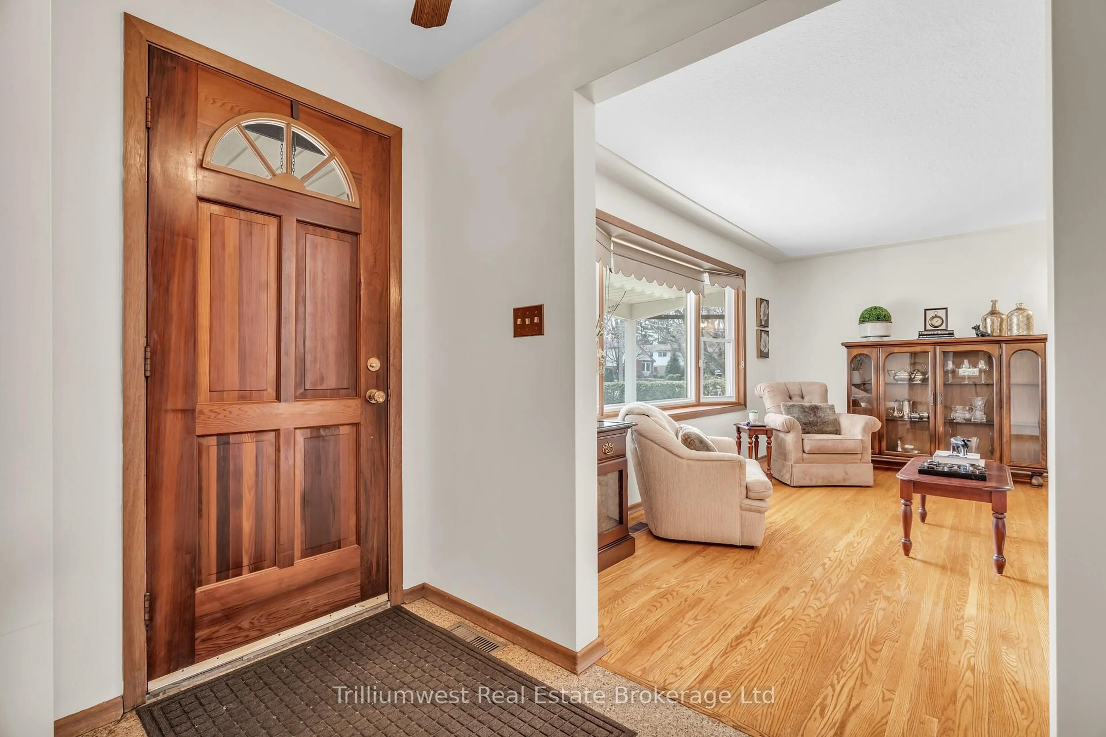Indoor entryway for 27 Cedar St, Guelph Ontario N1G 1B9