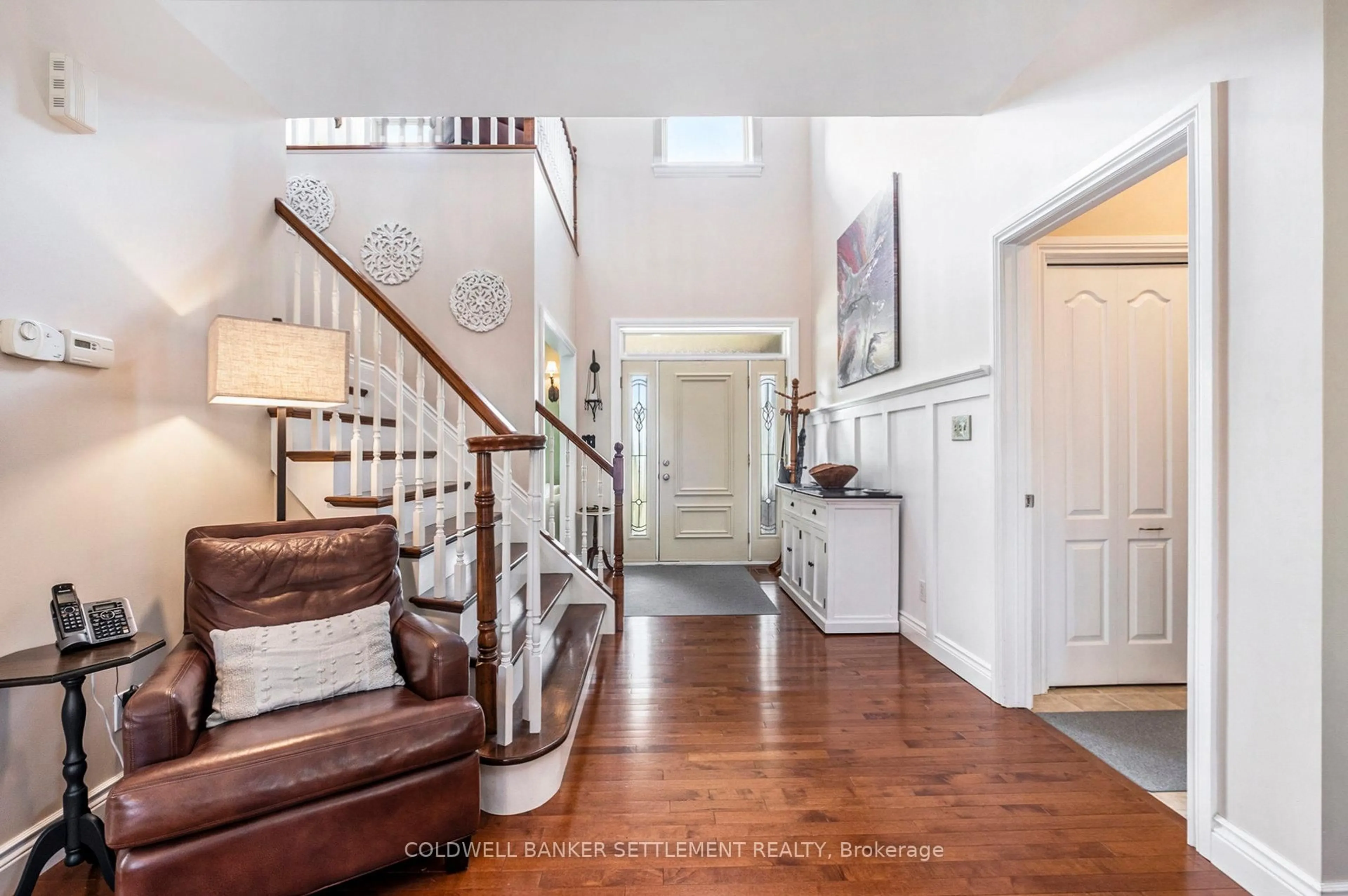 Indoor foyer for 31 Tudor Circ, Rideau Lakes Ontario K0G 1L0