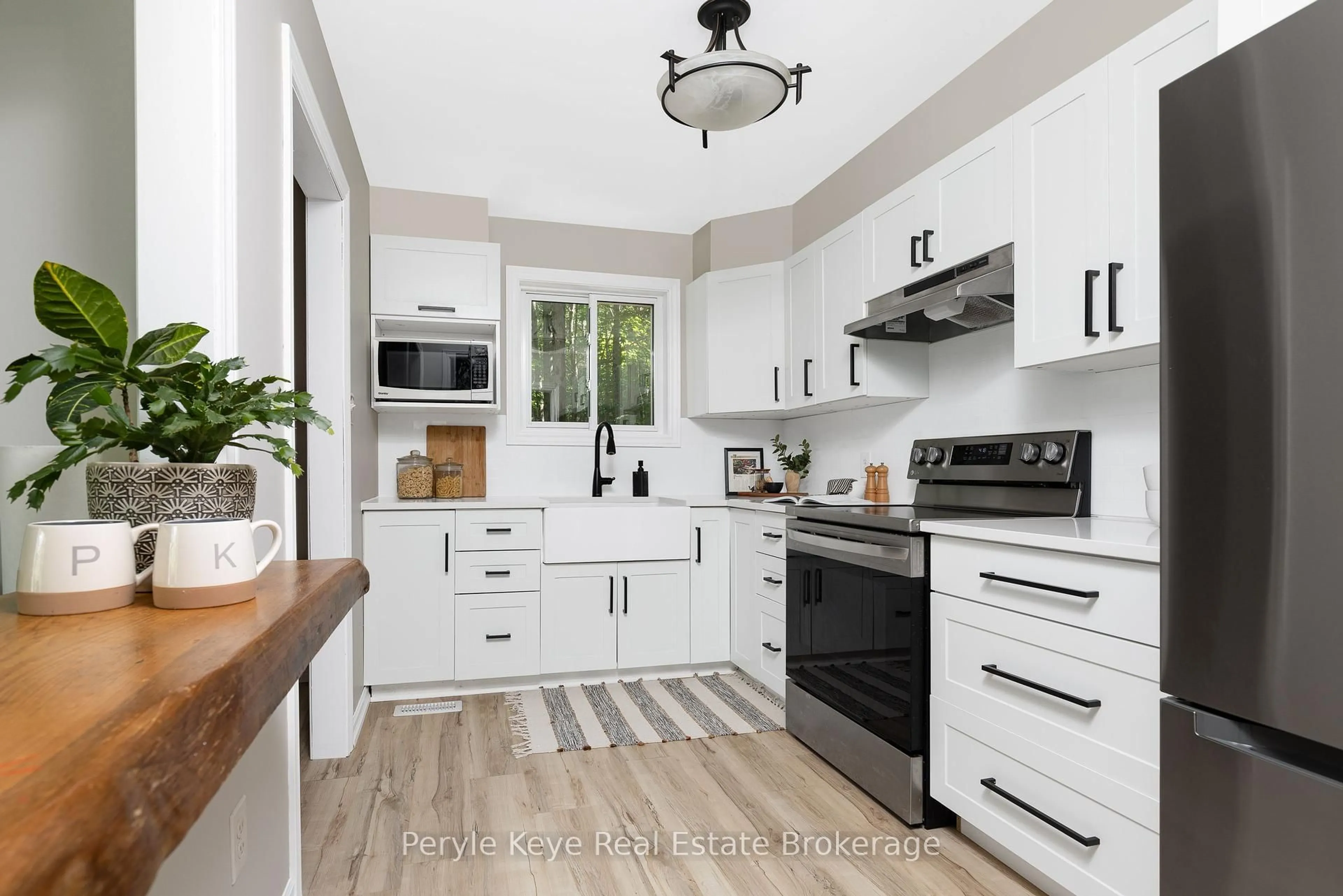 Open concept kitchen, unknown for 820 Manitoba St, Bracebridge Ontario P1L 1W9