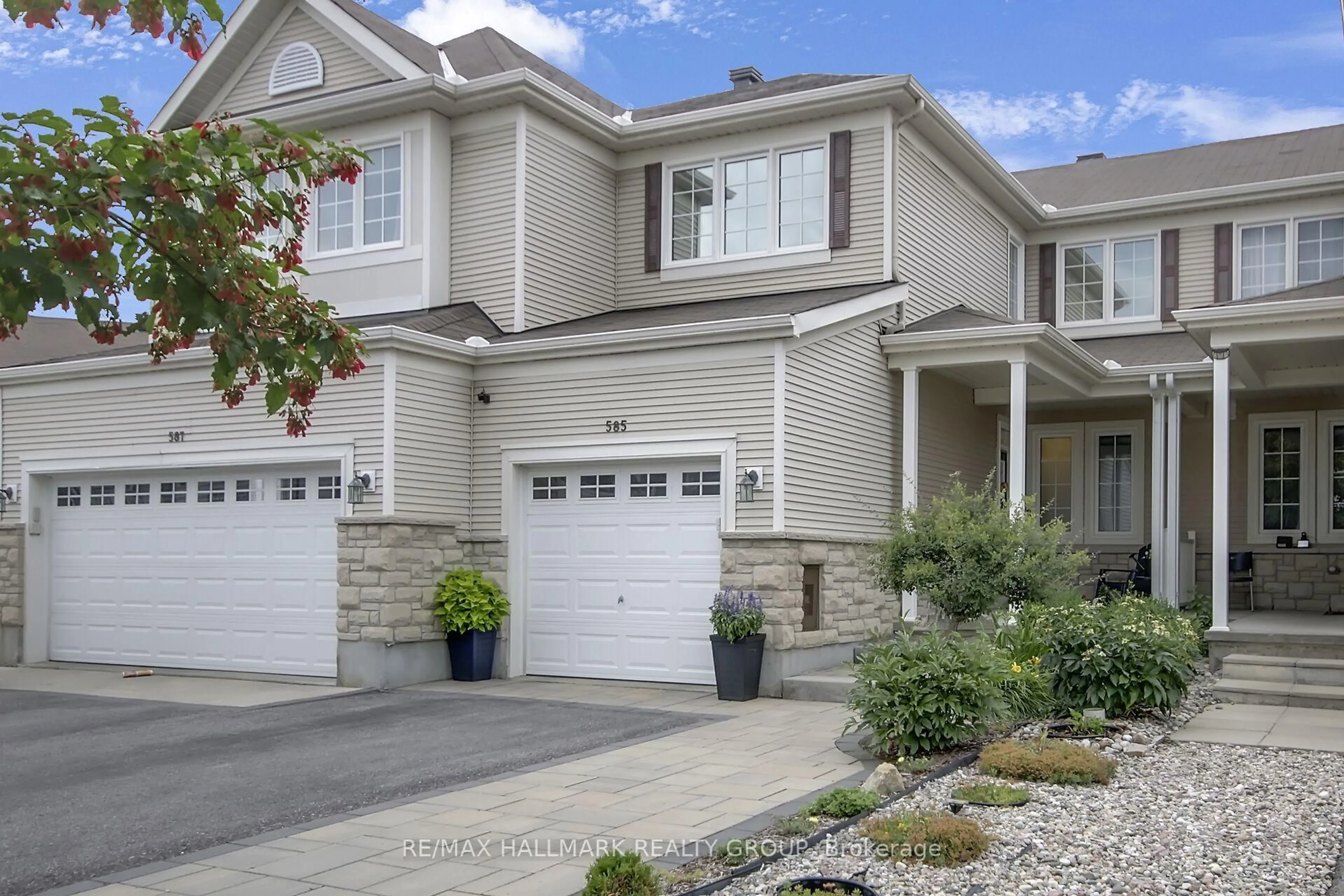 Home with vinyl exterior material, street for 585 Barrick Hill Rd, Ottawa Ontario K2M 0B4