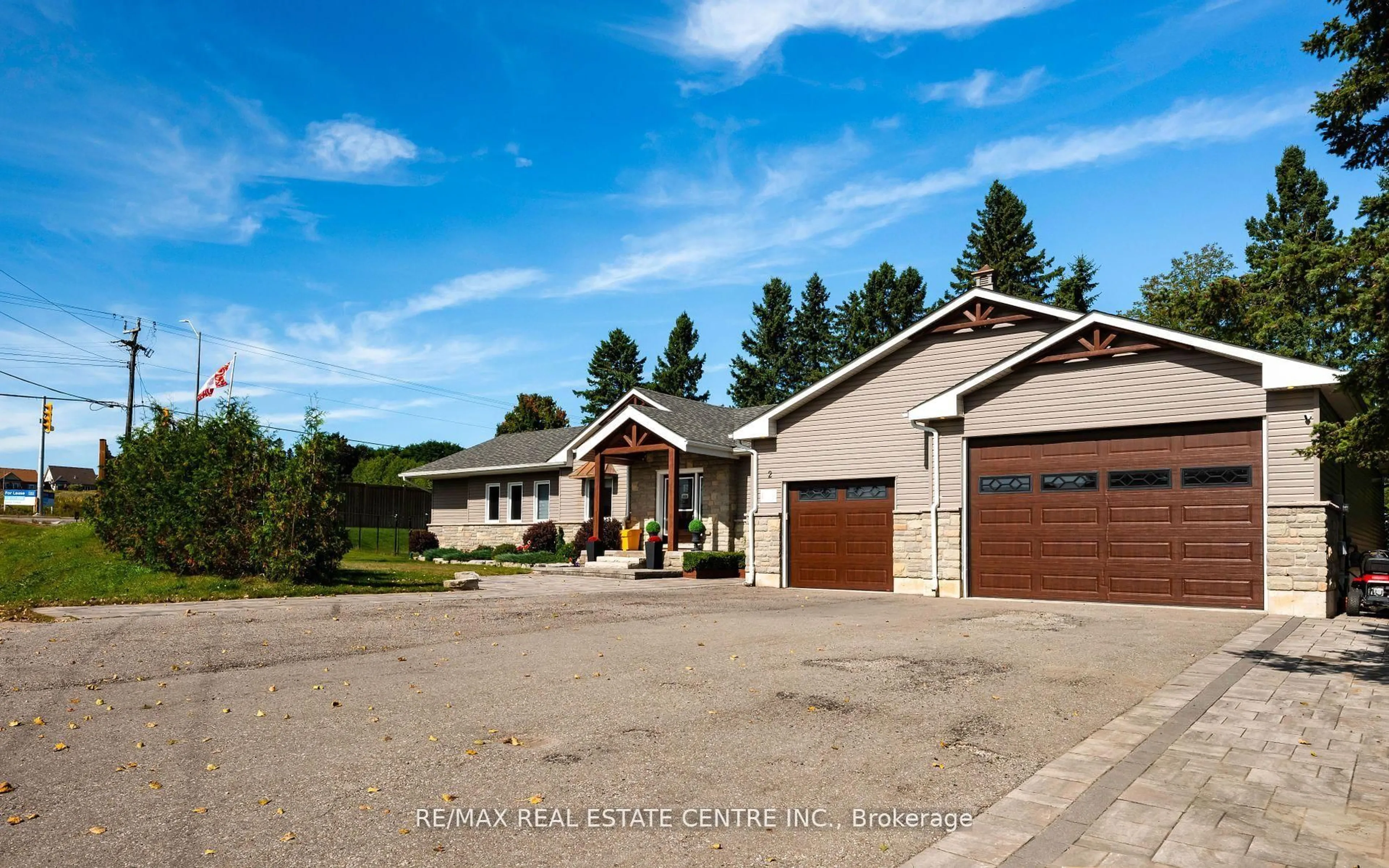 A pic from outside/outdoor area/front of a property/back of a property/a pic from drone, street for 2 Cedar Grve, Mono Ontario L9W 6X6
