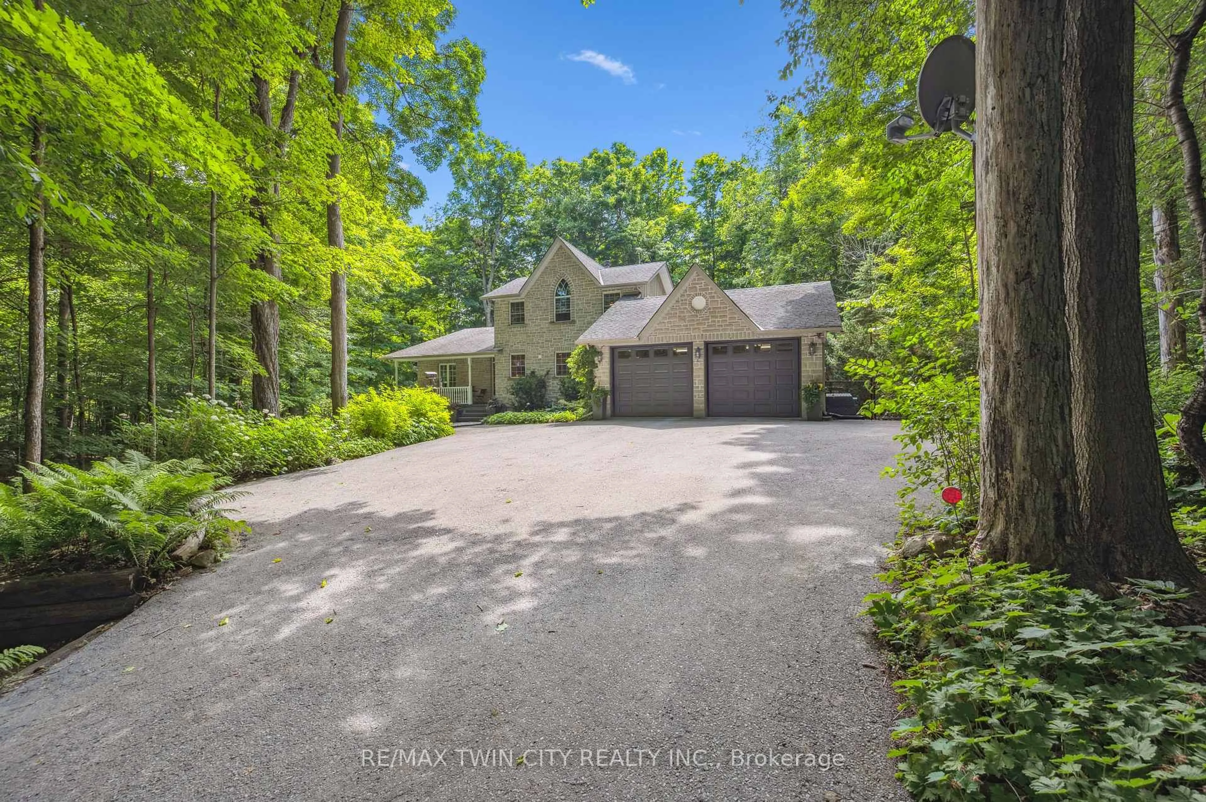 A pic from outside/outdoor area/front of a property/back of a property/a pic from drone, water/lake/river/ocean view for 4436 Concession Road 11 Rd, Puslinch Ontario L0P 1J0