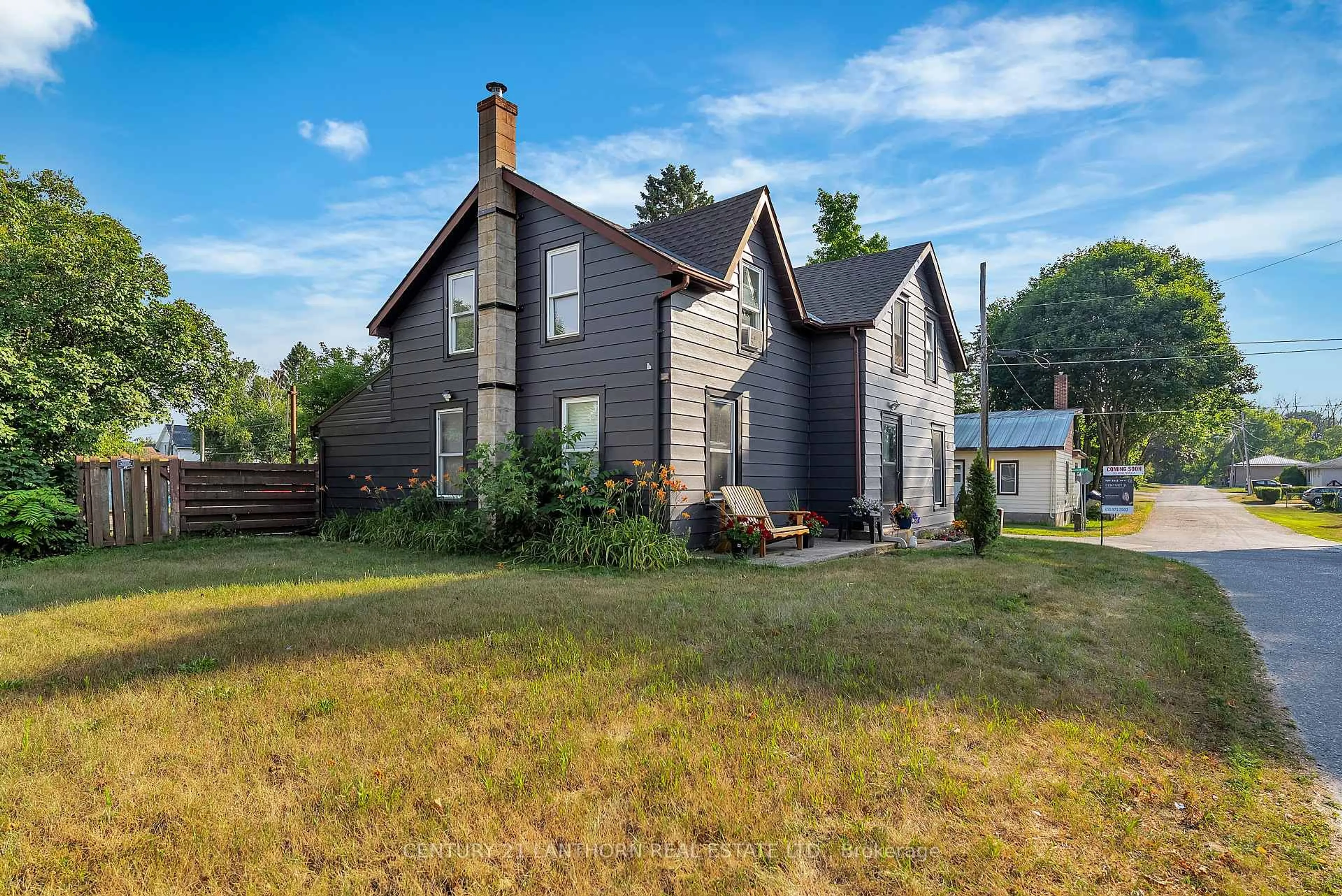A pic from outside/outdoor area/front of a property/back of a property/a pic from drone, building for 41 Wallace St, Hastings Ontario K0K 2C0