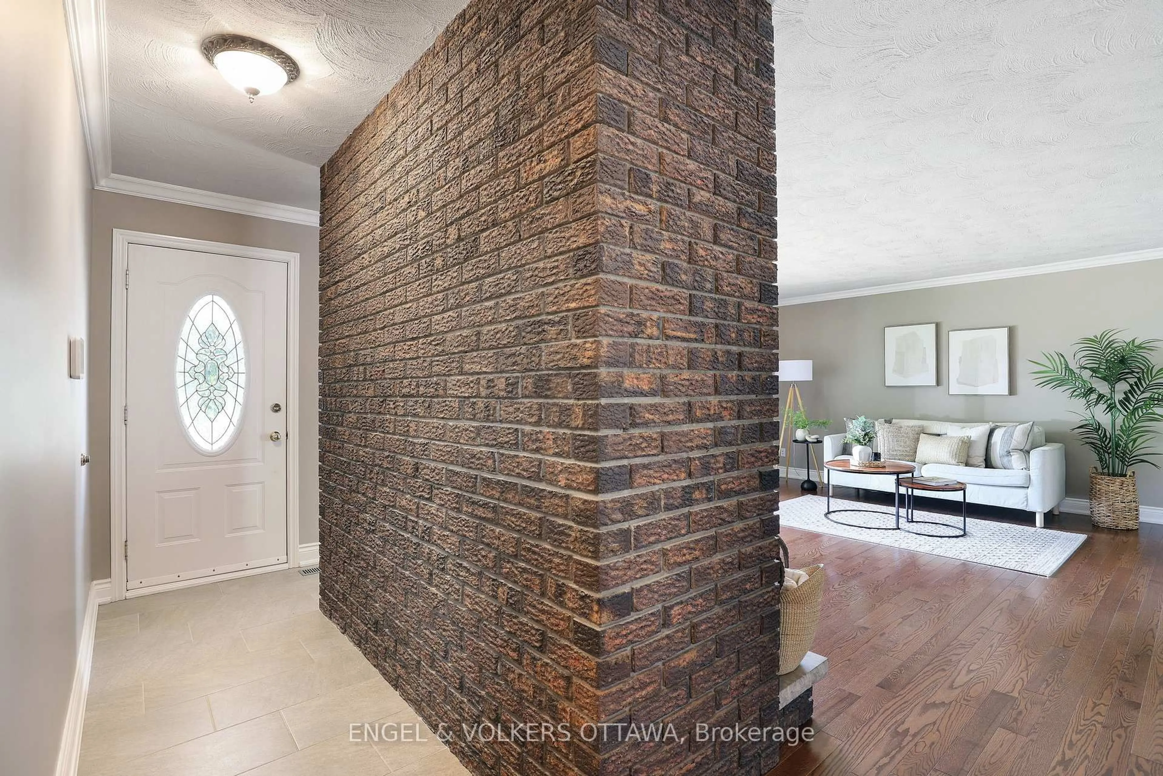Indoor entryway for 45 Thomas St, Arnprior Ontario K7S 3H9