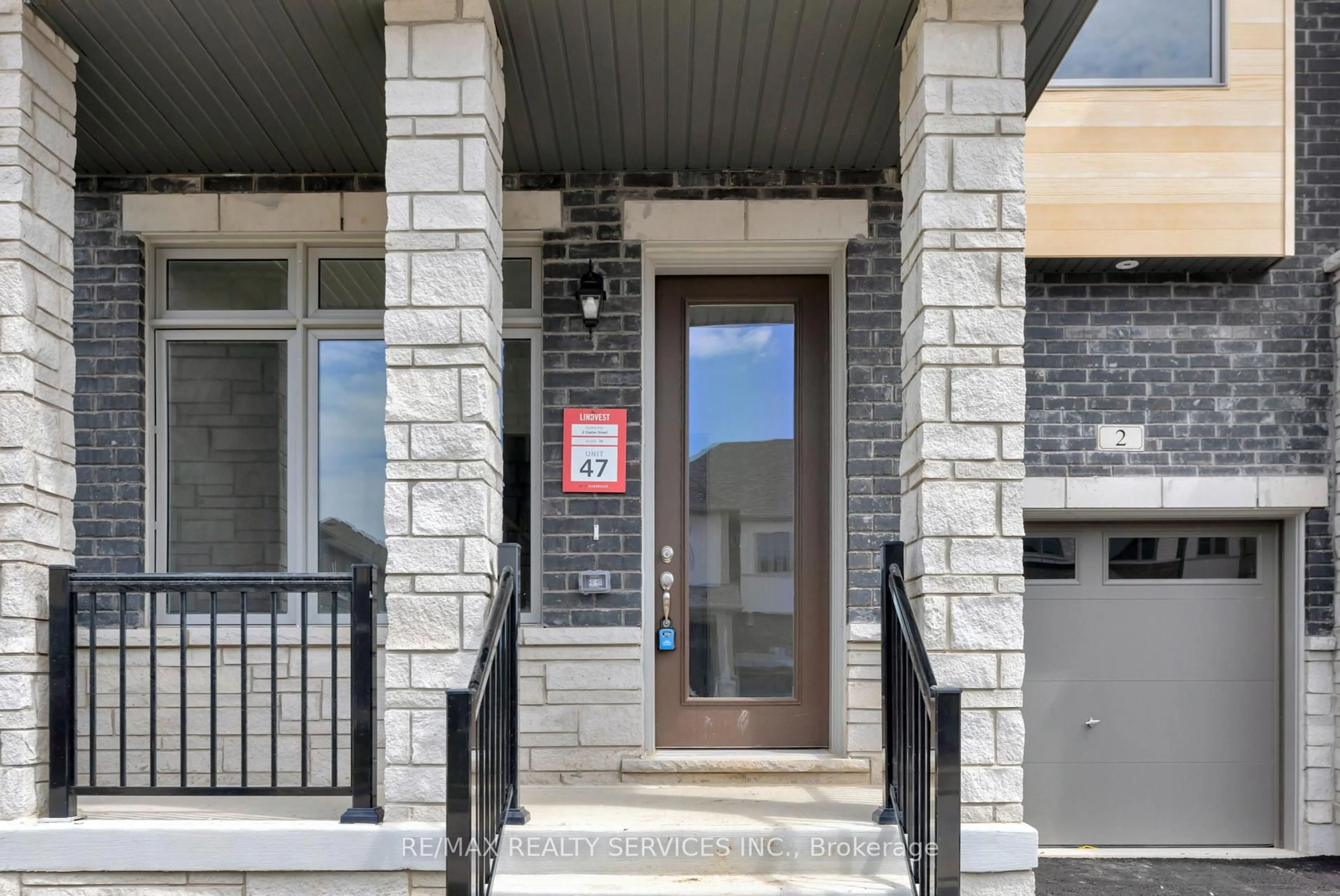 Indoor entryway for 2 Capton St, Brantford Ontario N3T 0X5