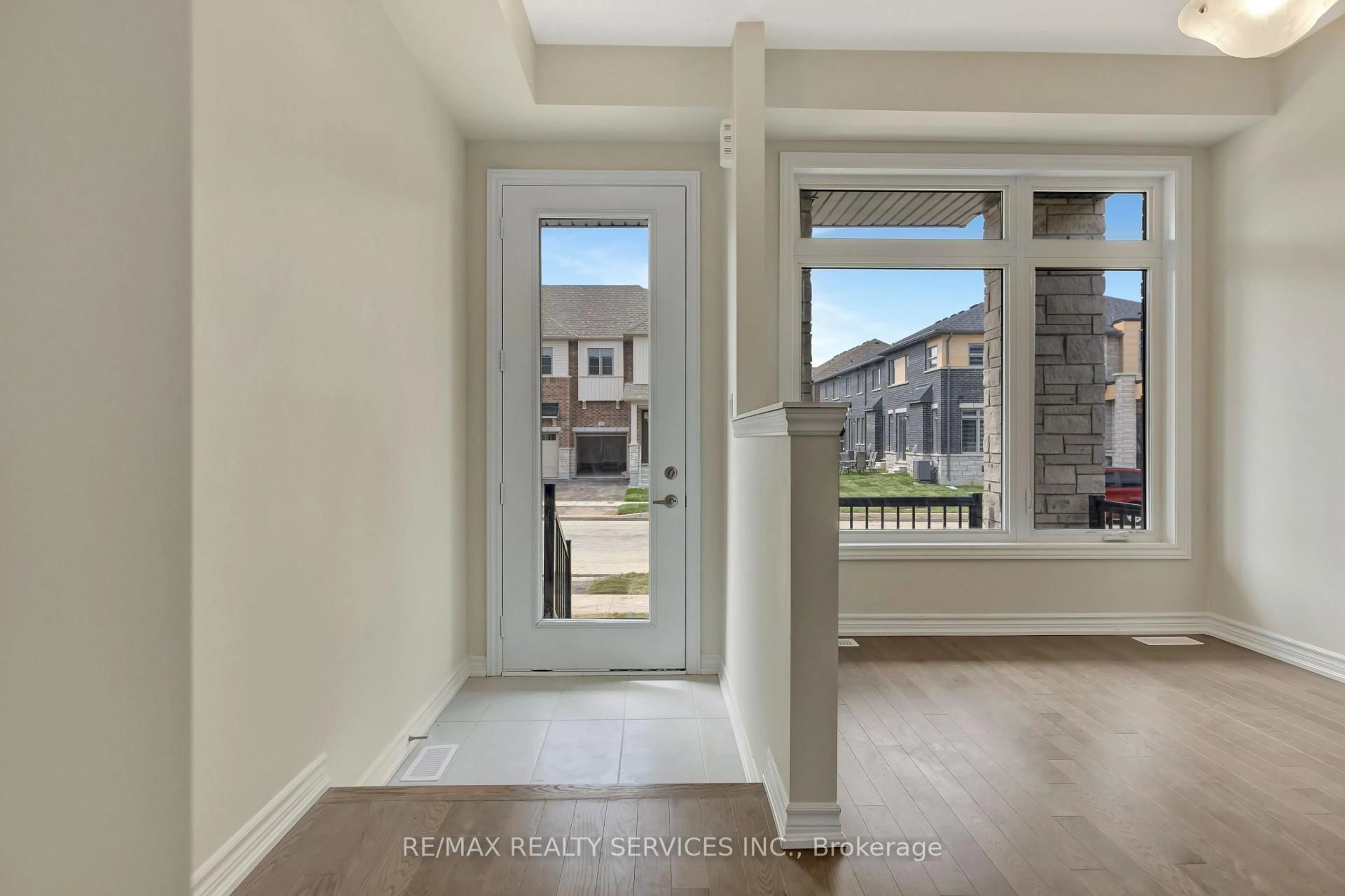 Indoor entryway for 2 Capton St, Brantford Ontario N3T 0X5