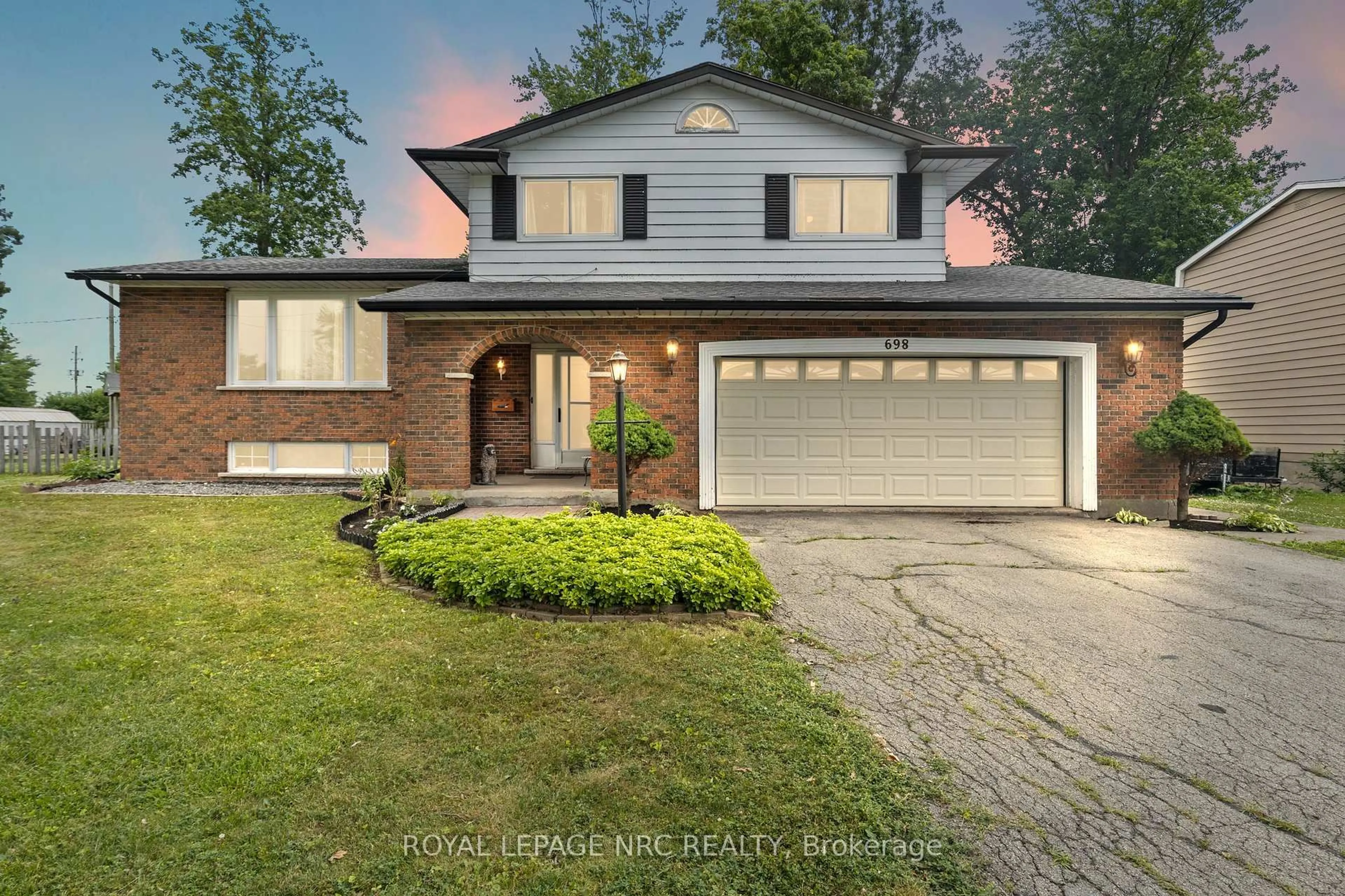 Home with brick exterior material, street for 698 Daytona Dr, Fort Erie Ontario L2A 4Z6
