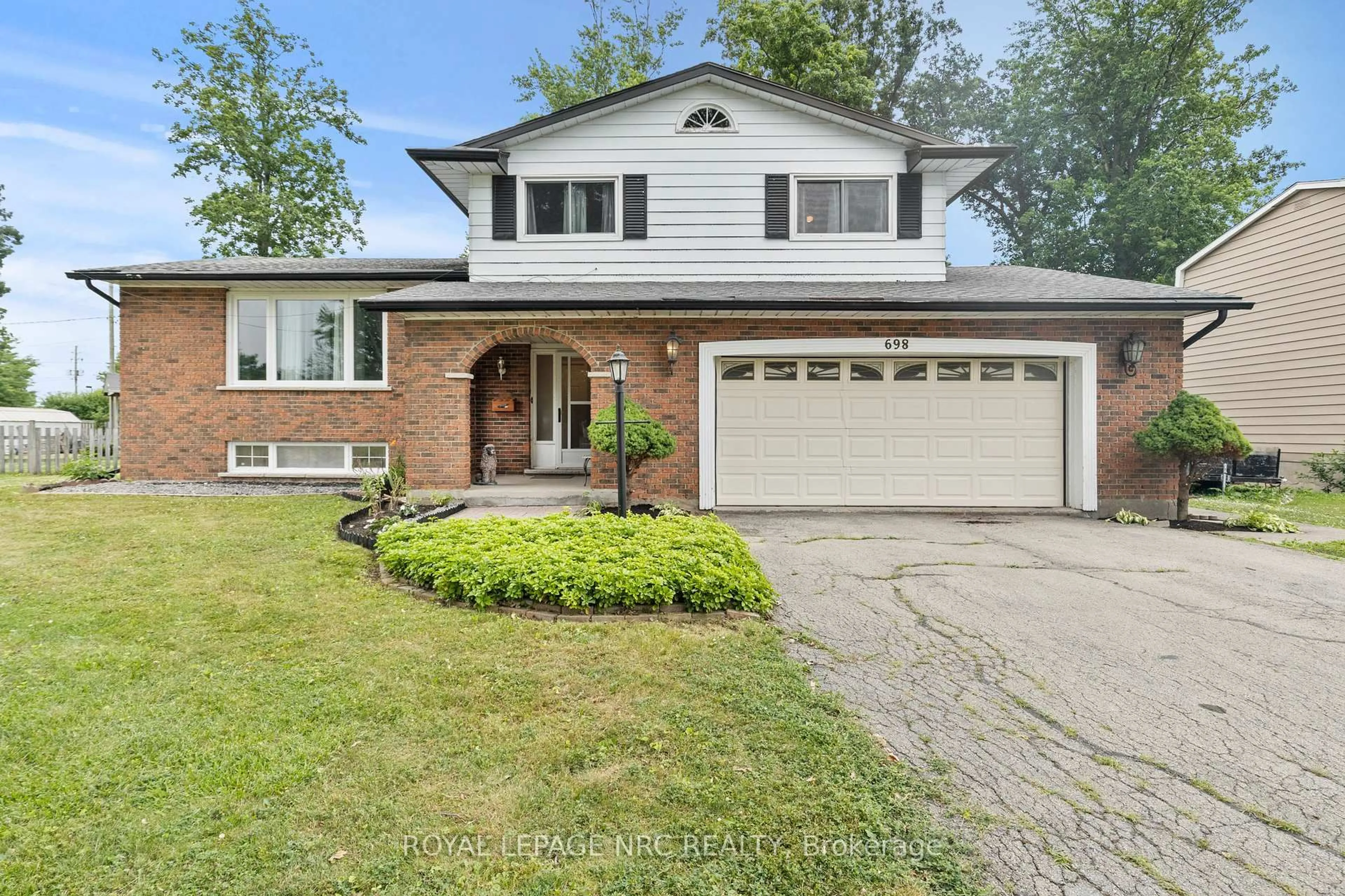 Home with brick exterior material, street for 698 Daytona Dr, Fort Erie Ontario L2A 4Z6