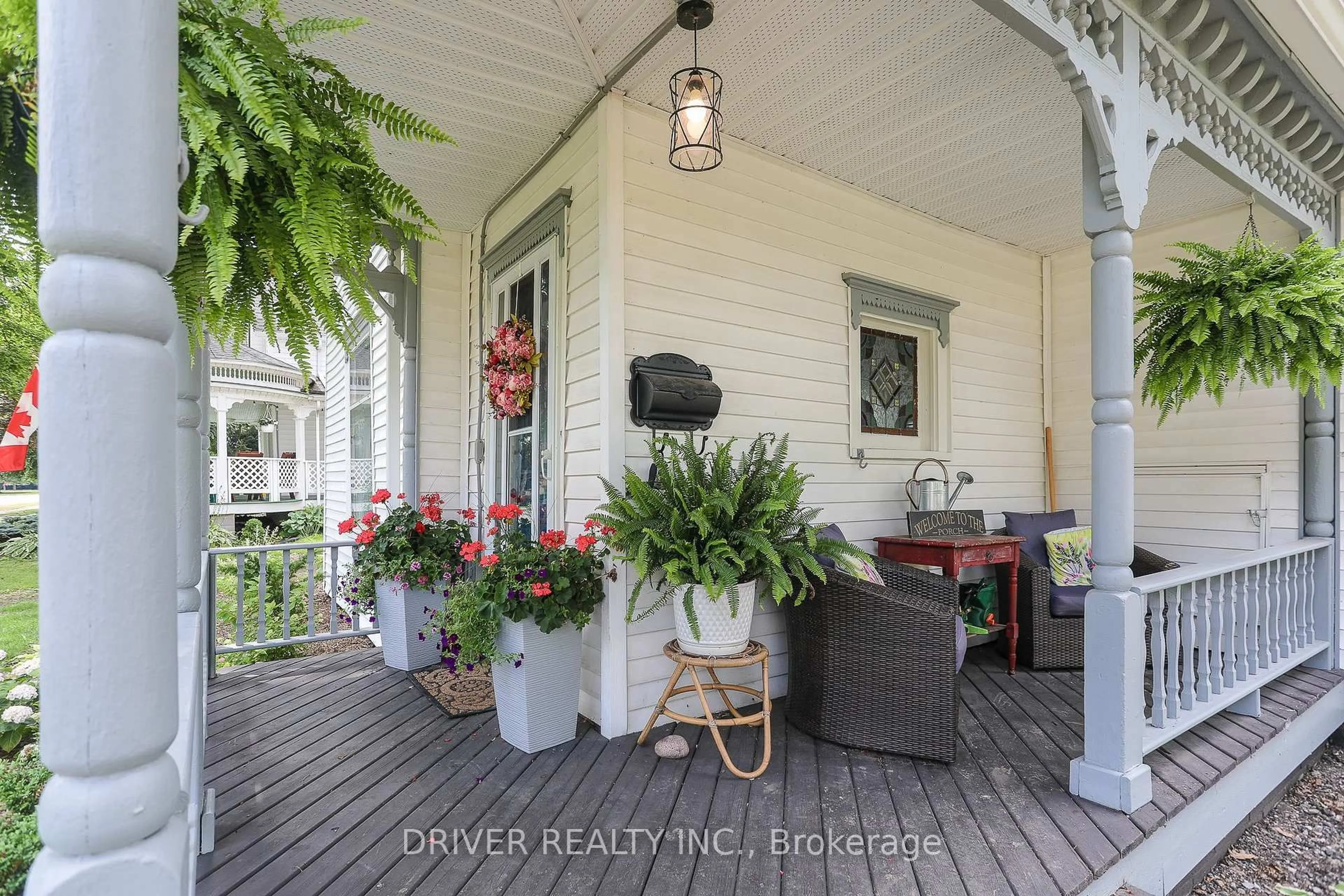 Indoor entryway for 195 Main St, West Elgin Ontario N0L 2P0