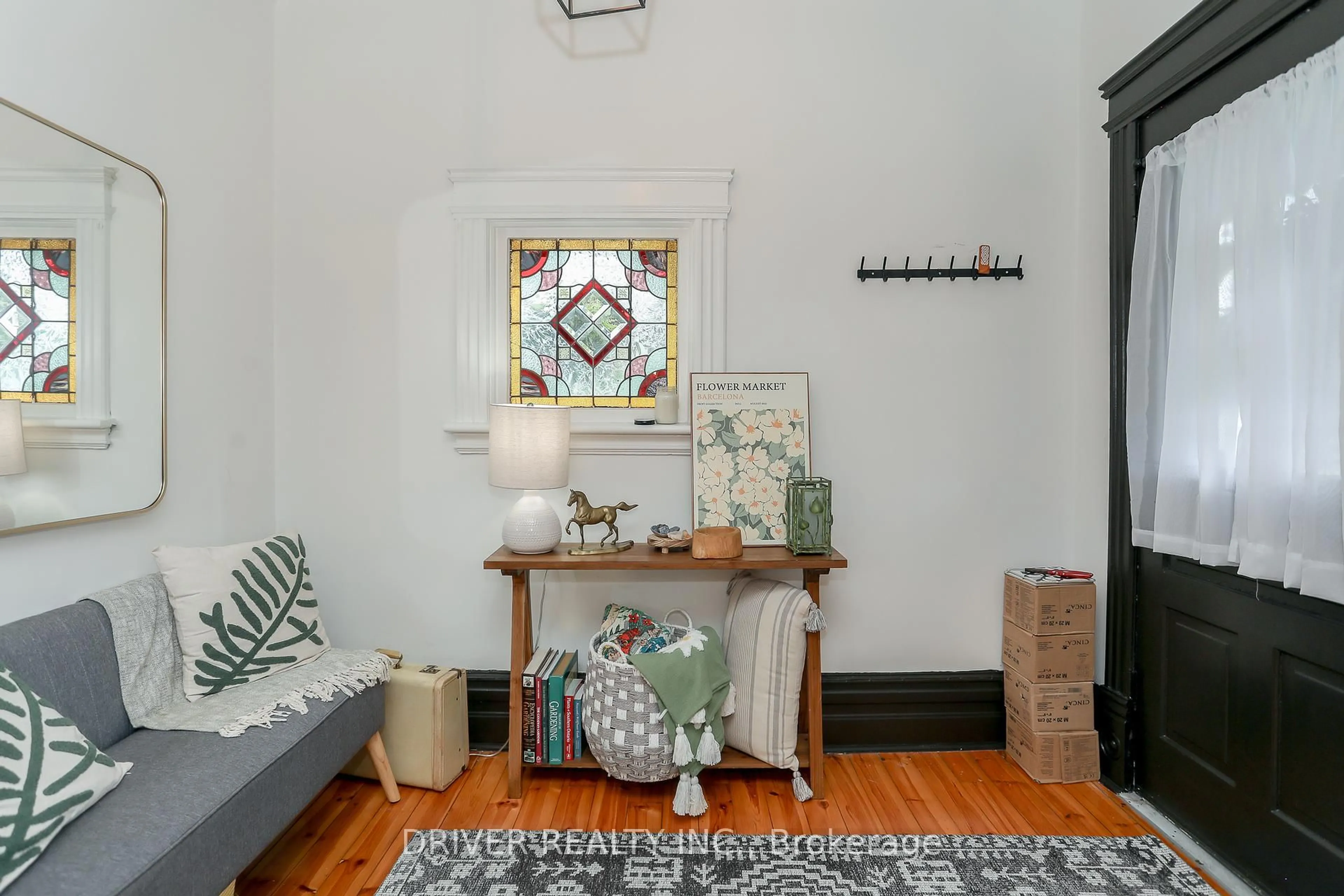 Indoor entryway for 195 Main St, West Elgin Ontario N0L 2P0