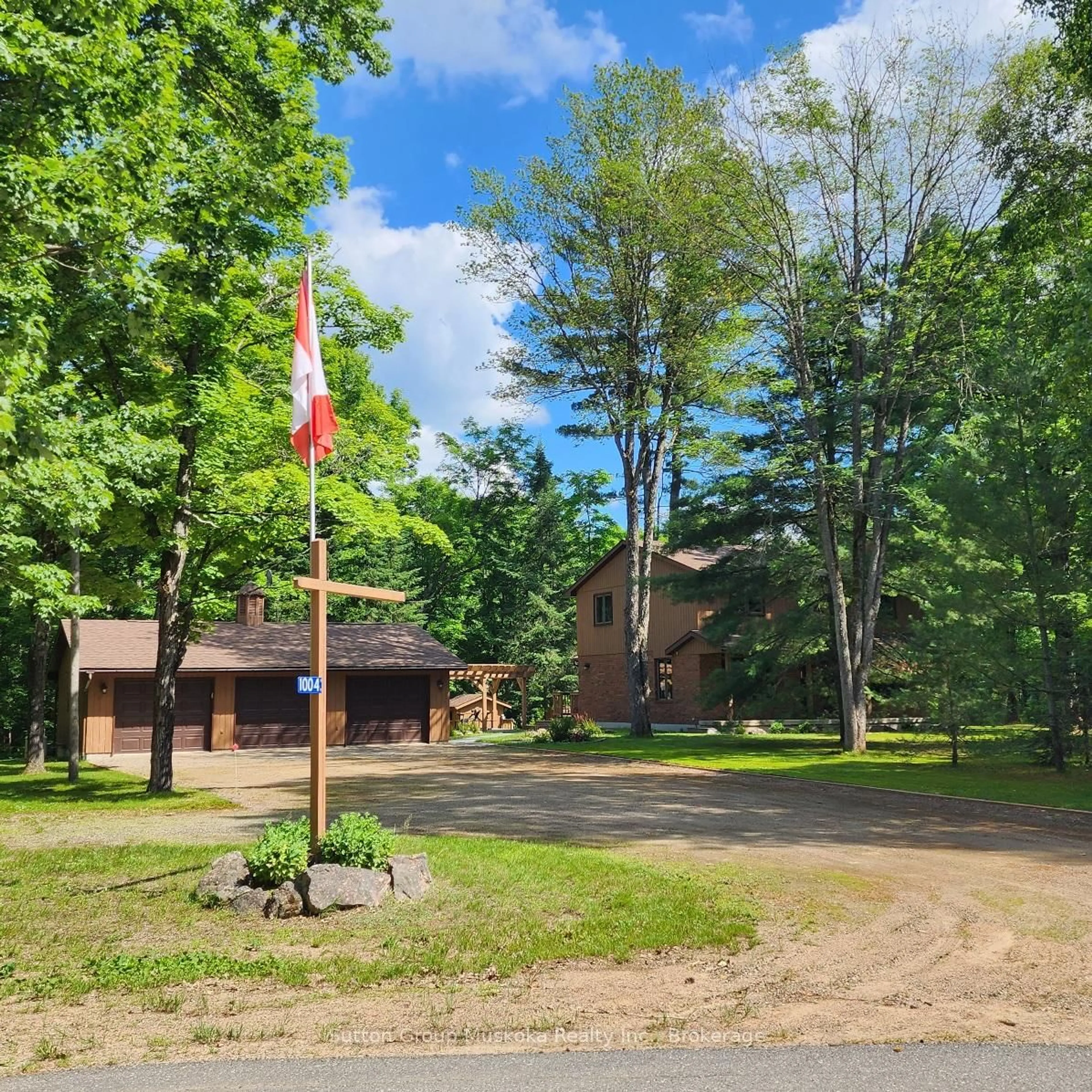 A pic from outside/outdoor area/front of a property/back of a property/a pic from drone, mountain view for 1004 East Cooper Lake Rd, Lake of Bays Ontario P0A 1H0
