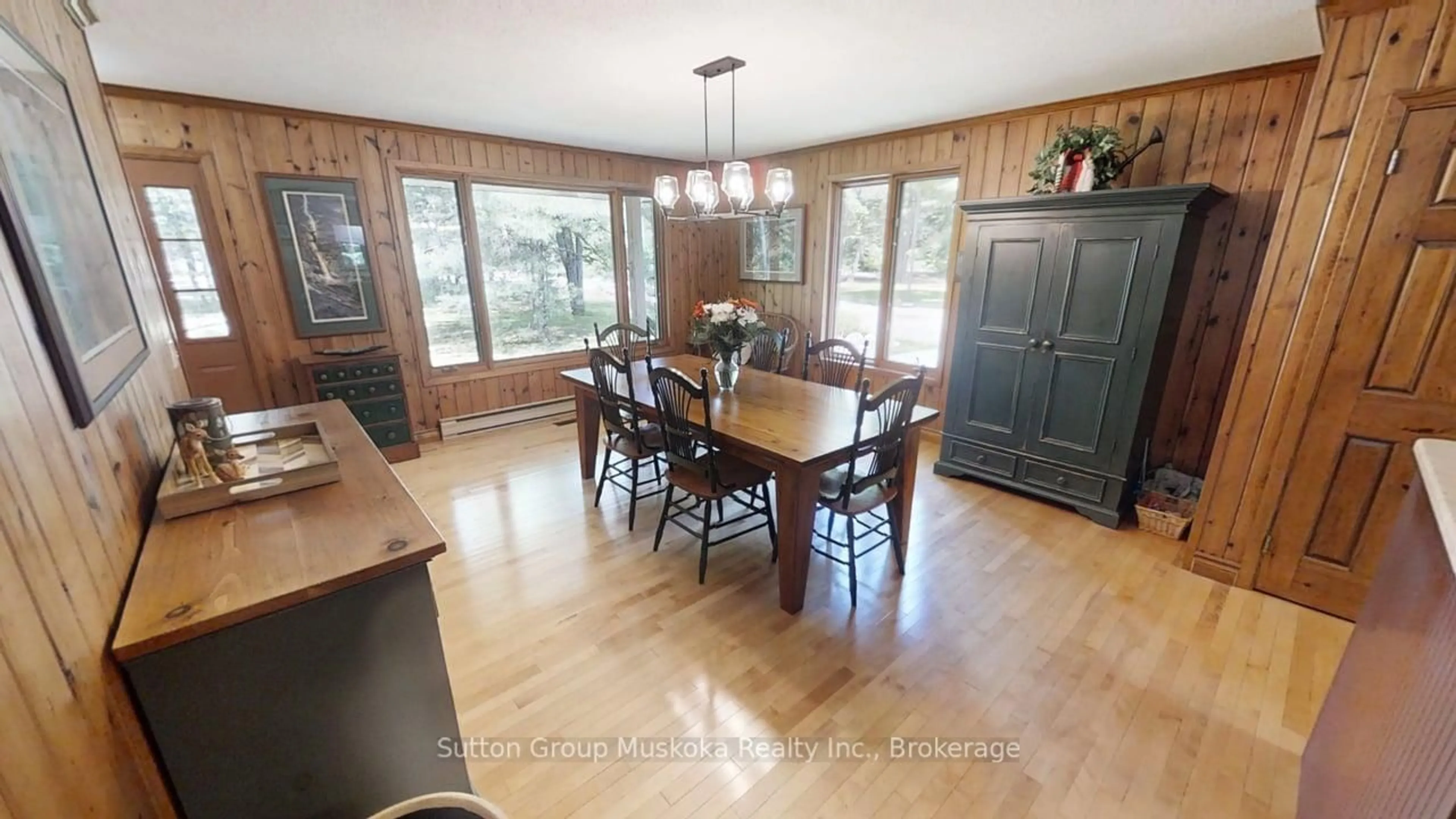 Dining room, wood/laminate floor for 1004 East Cooper Lake Rd, Lake of Bays Ontario P0A 1H0