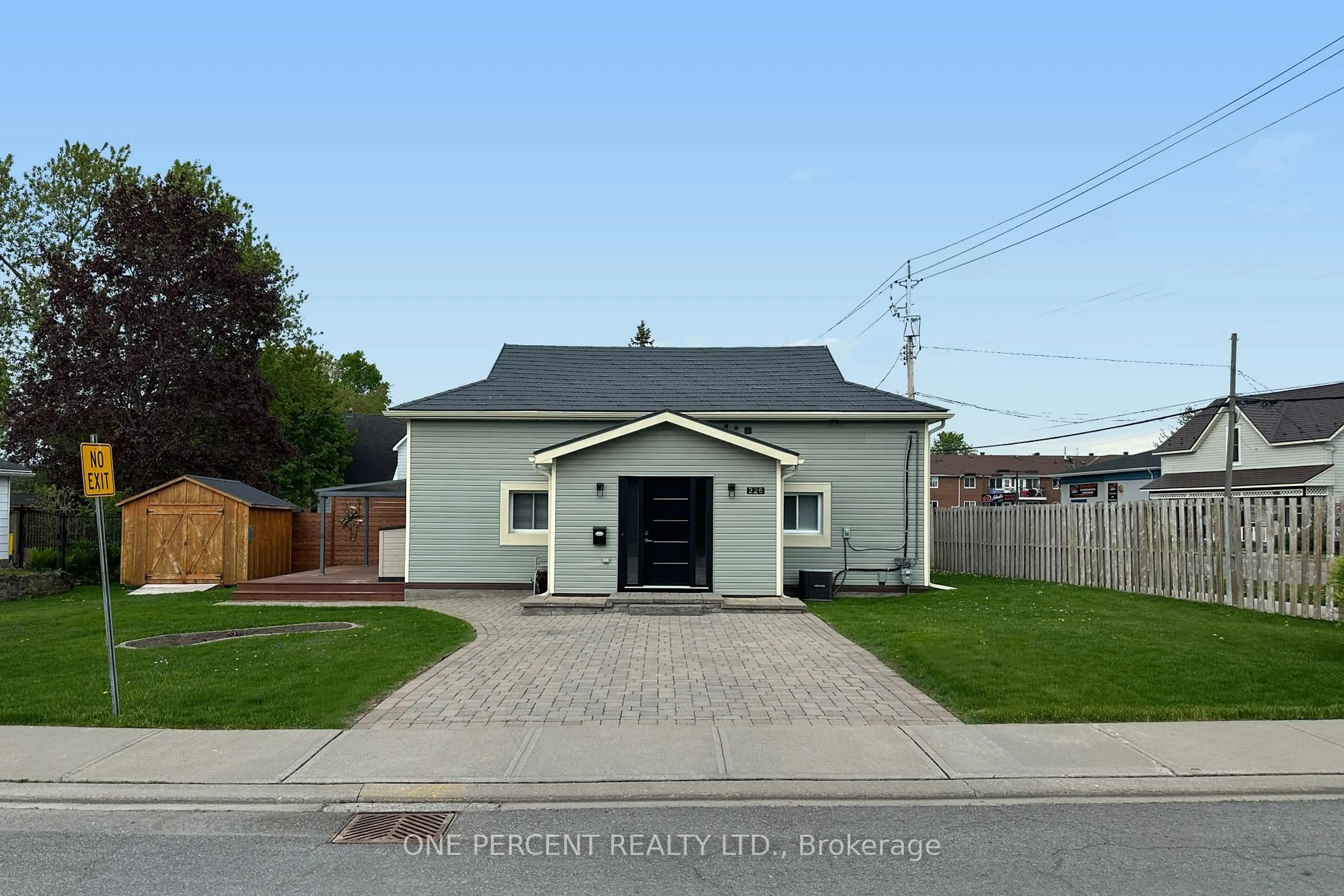 Home with vinyl exterior material, street for 226 McLaren St, Carleton Place Ontario K7C 3K2