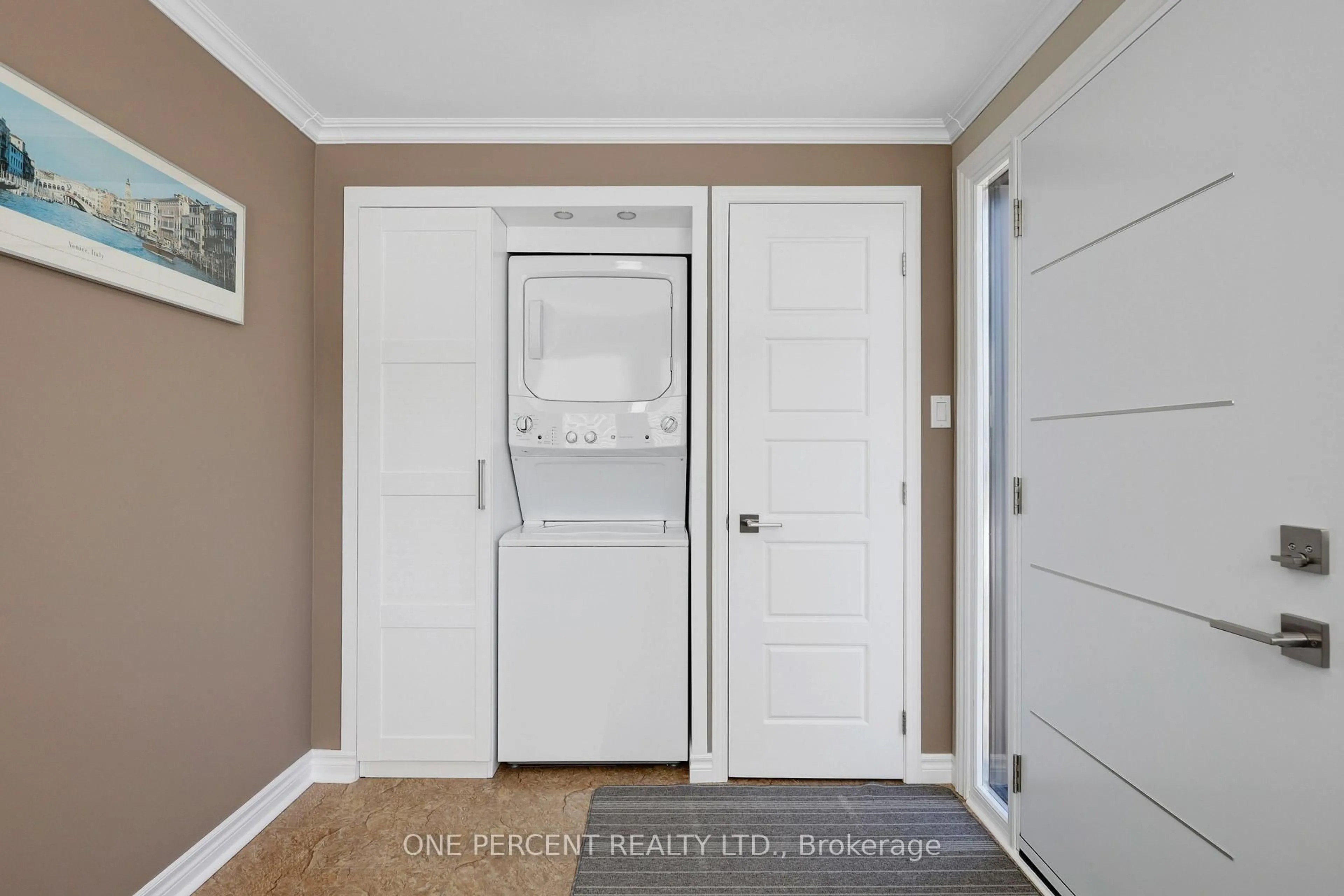 Indoor entryway for 226 McLaren St, Carleton Place Ontario K7C 3K2
