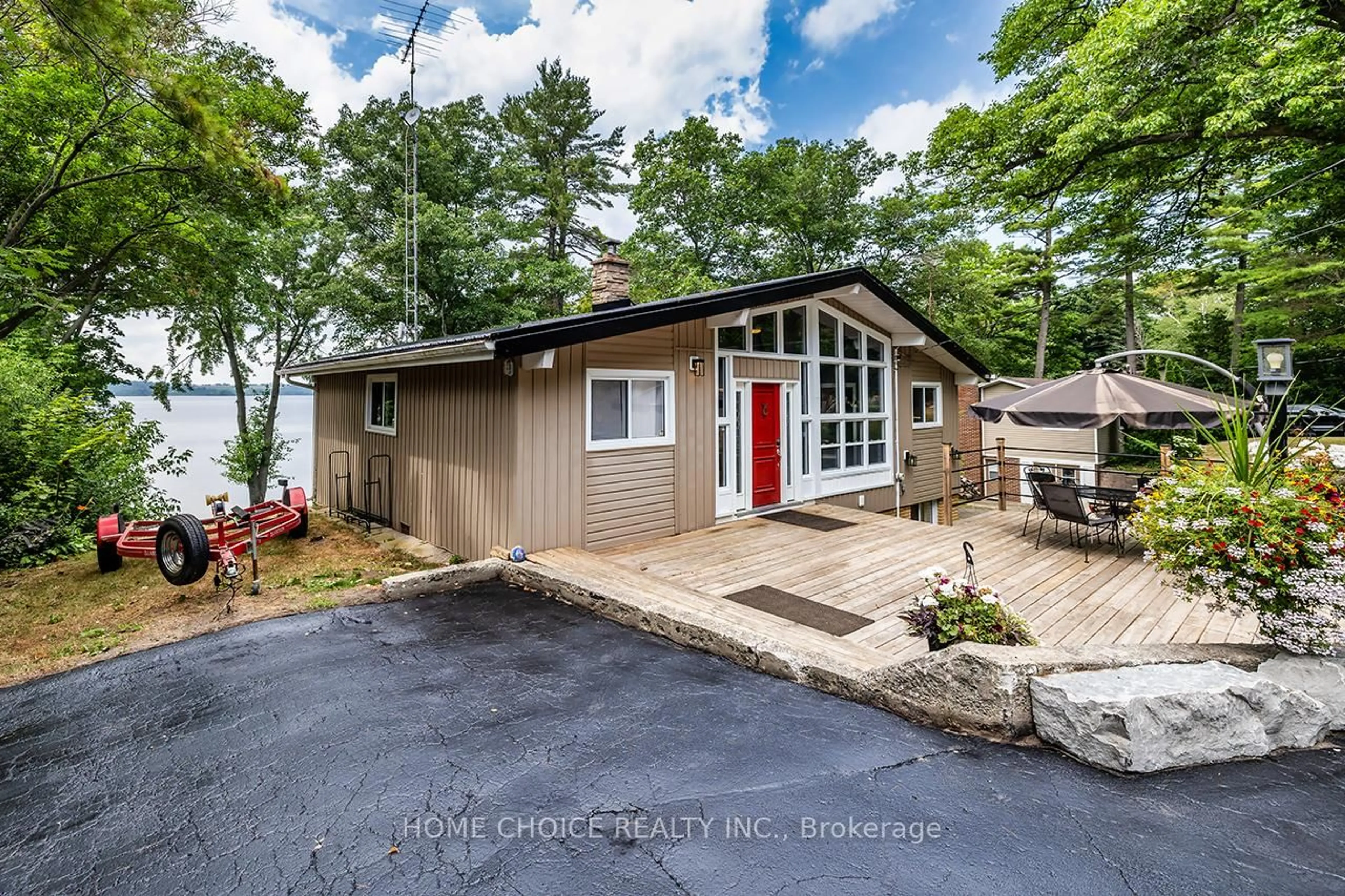 Home with vinyl exterior material, water/lake/river/ocean view for 7508 Bamsey Dr, Hamilton Township Ontario K0L 1E0