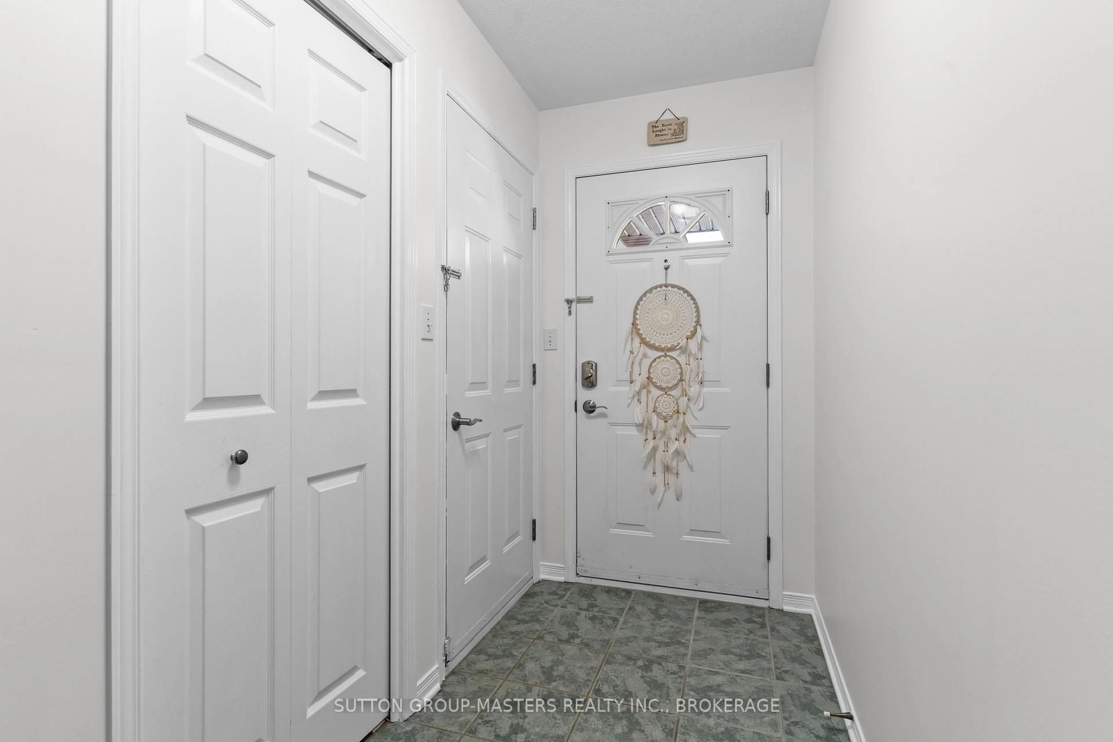 Indoor entryway for 122 Sir John Johnson Dr, Bath Ontario K0H 1G0