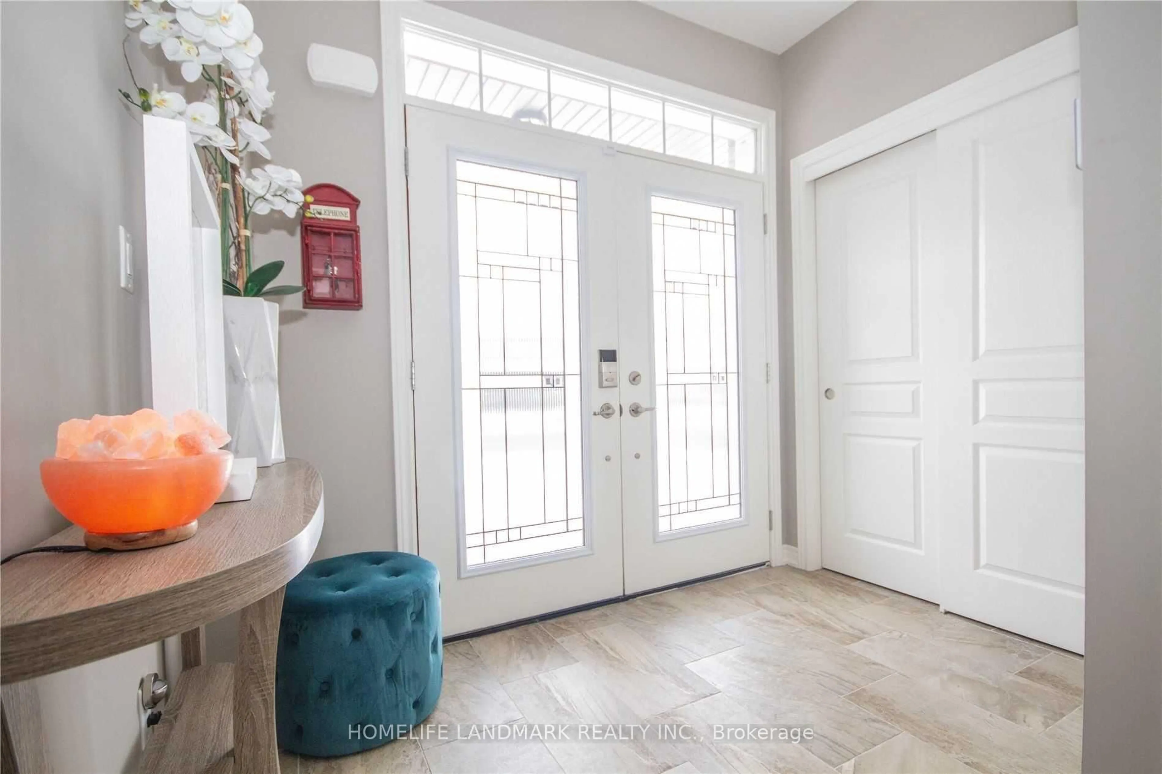 Indoor entryway for 70 Spruce Cres, Welland Ontario L3C 0C6