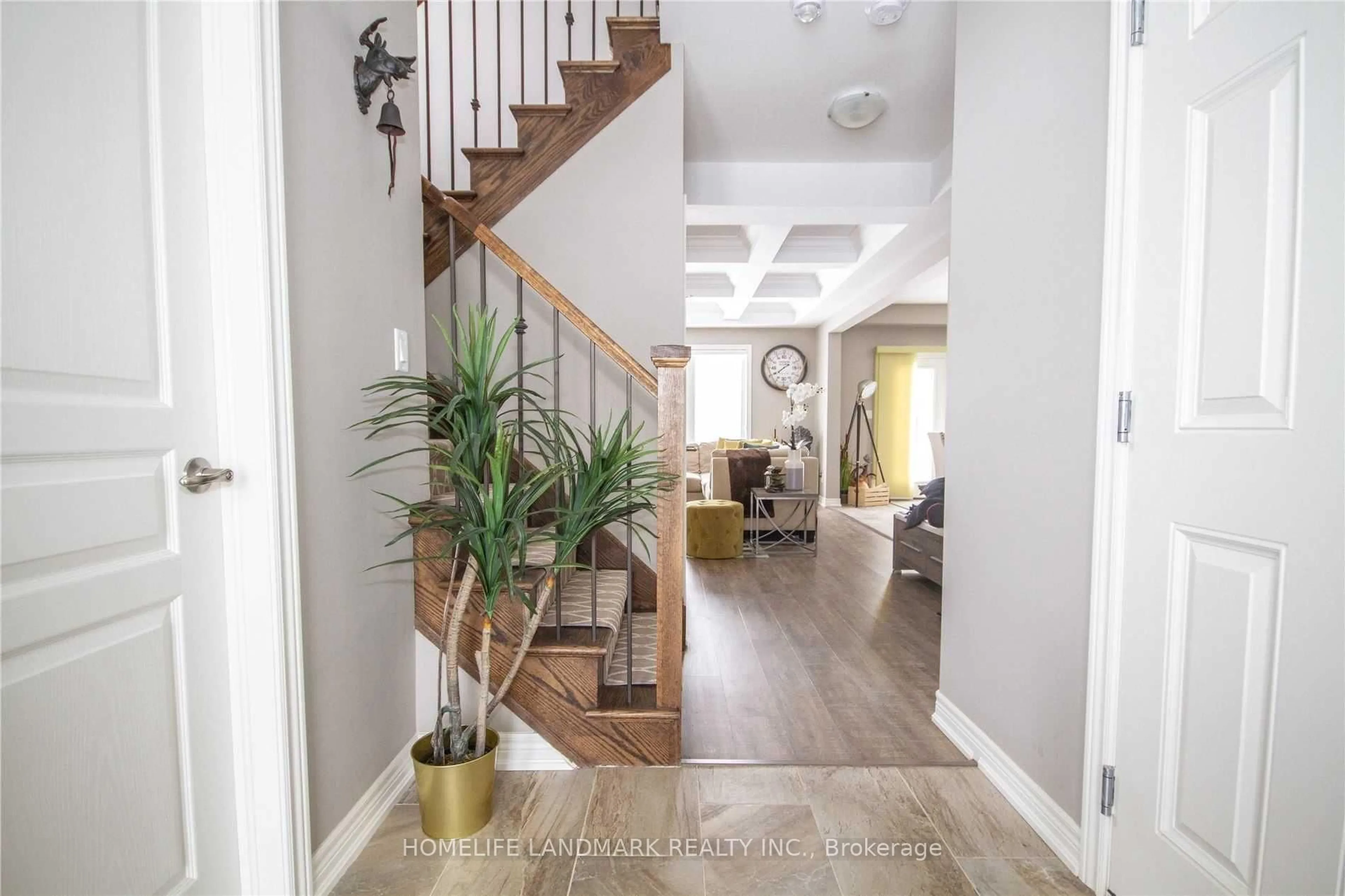 Indoor entryway for 70 Spruce Cres, Welland Ontario L3C 0C6