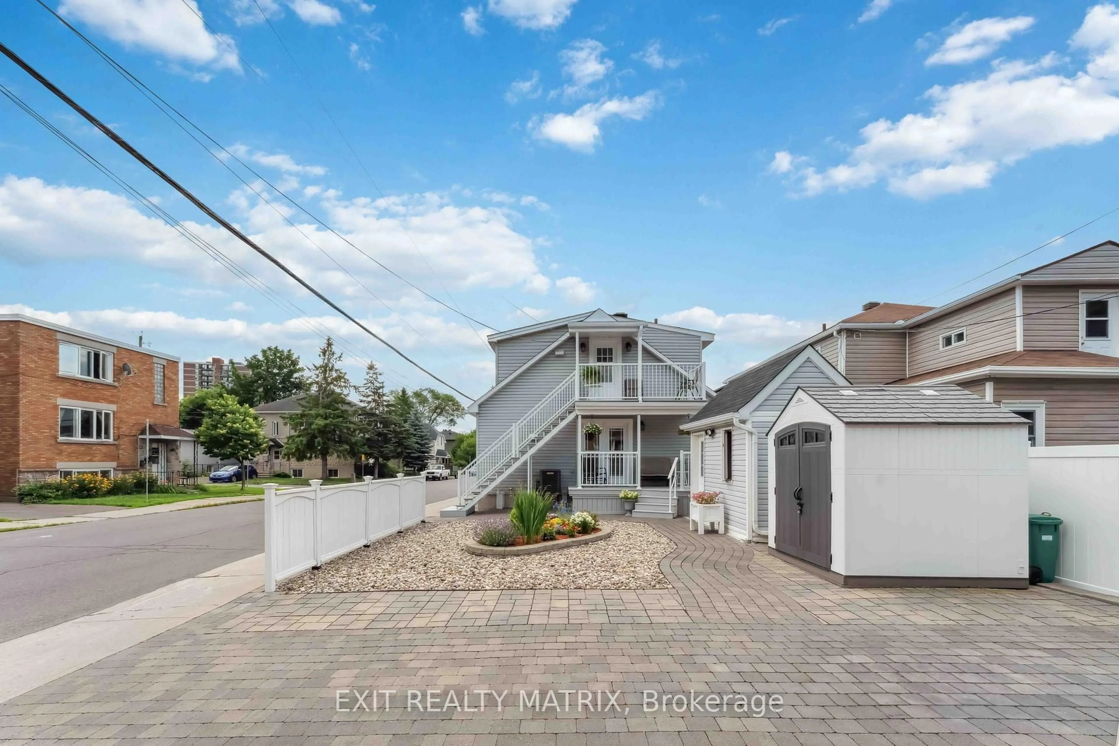 A pic from outside/outdoor area/front of a property/back of a property/a pic from drone, street for 347 Shakespeare St, Ottawa Ontario K1L 5M1